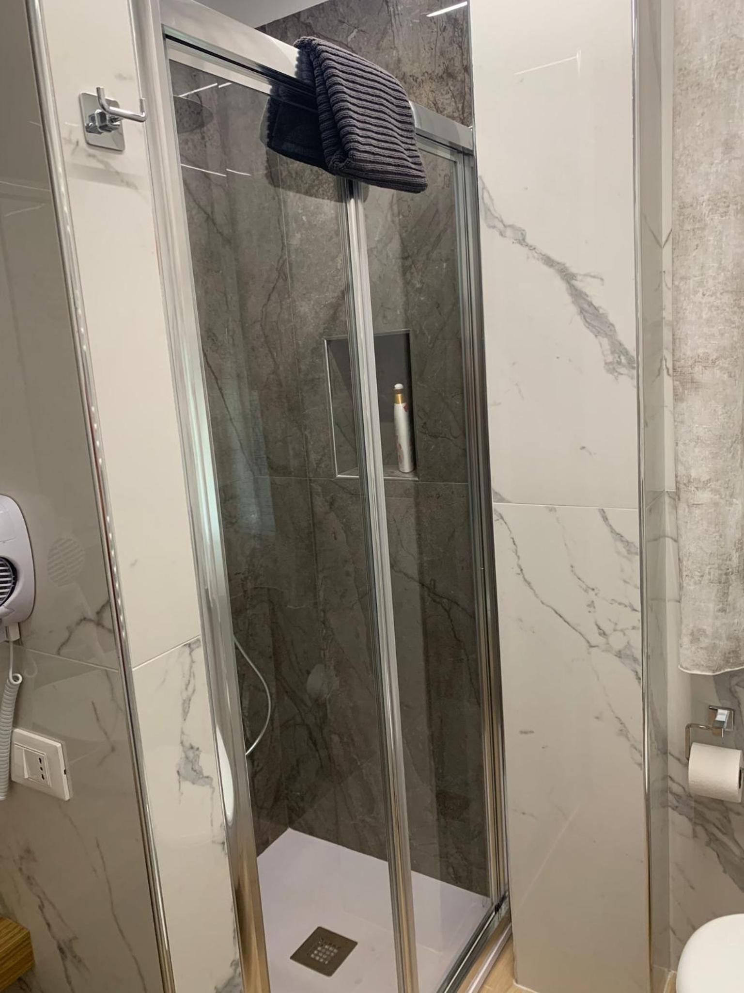 Fla Rooms - by Devona Rooms en Parma — bathroom