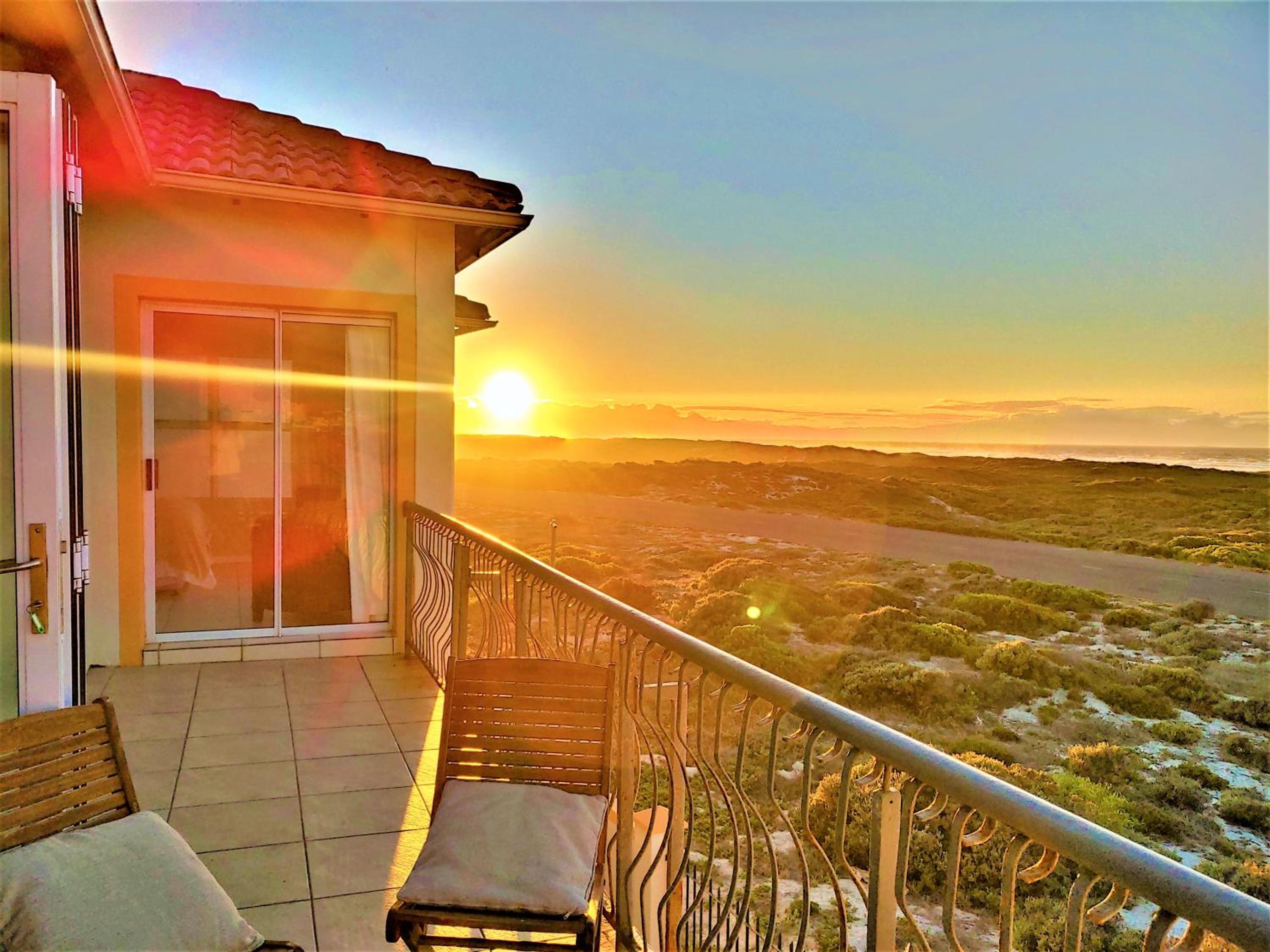 Santiago Bay Self-Catering Apartment in Capricorn Beach Estate, Muizenberg, close to the beach