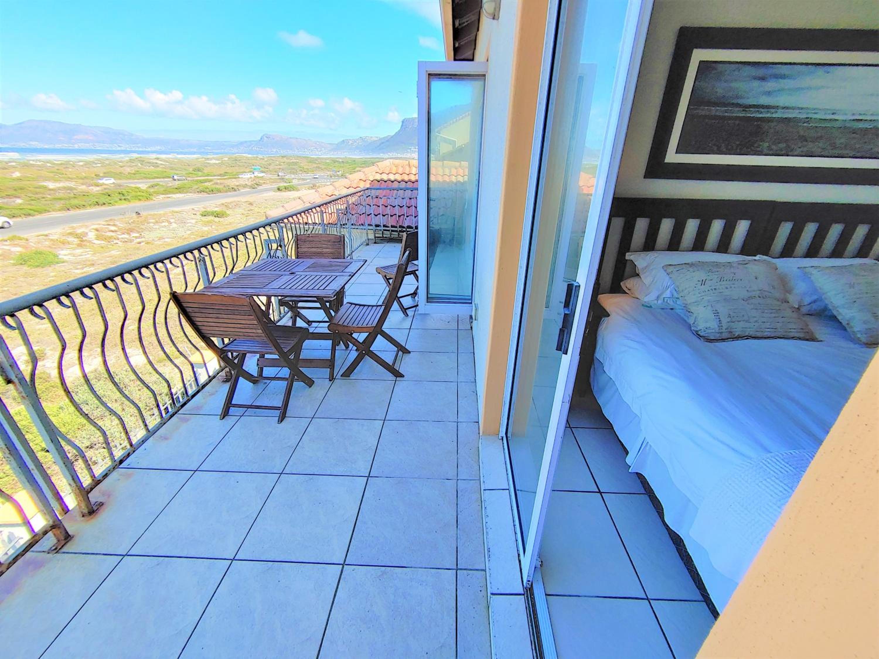 Santiago Bay Self-Catering Apartment in Capricorn Beach Estate, Muizenberg, close to the beach
