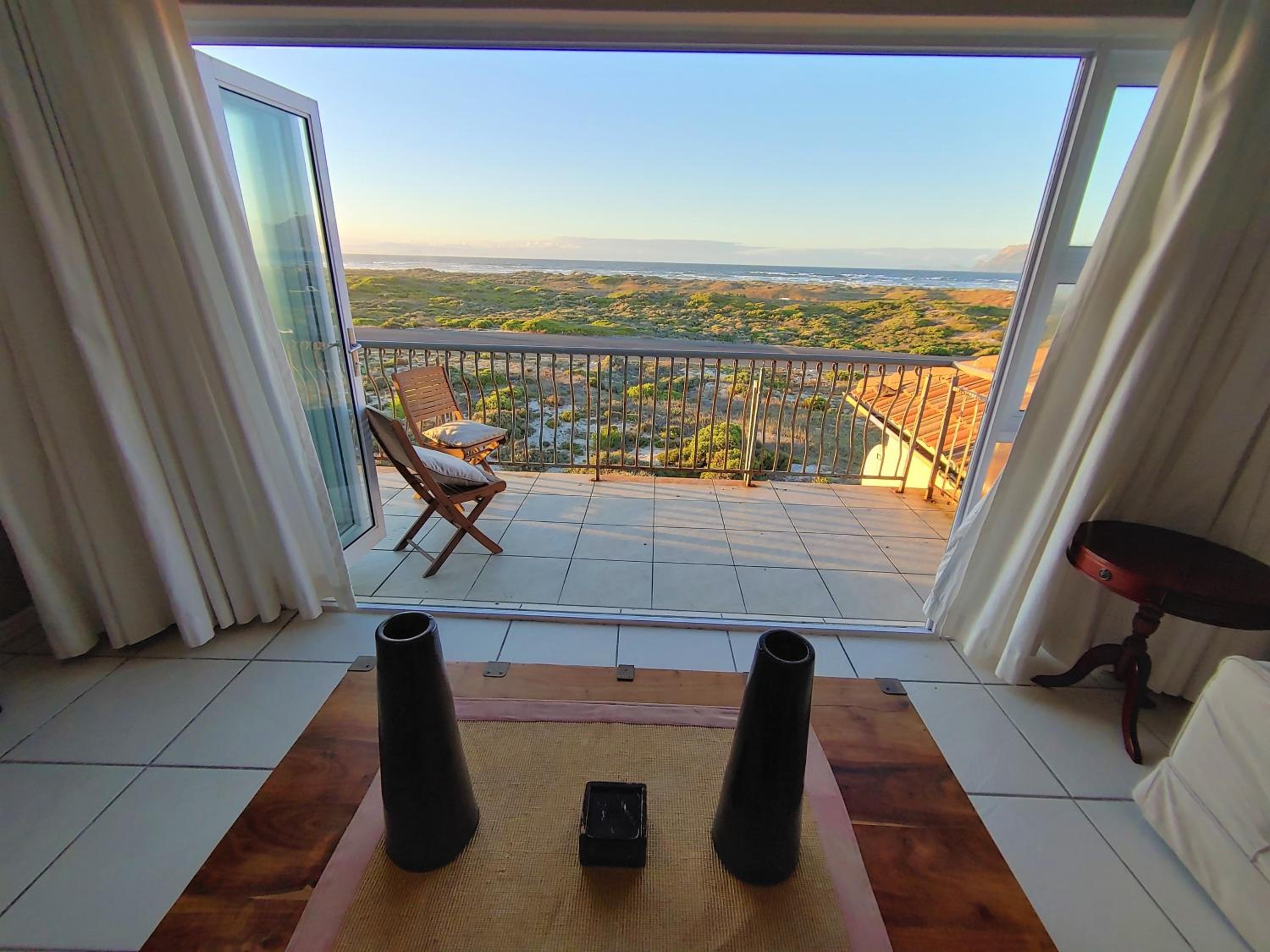 Santiago Bay Self-Catering Apartment in Capricorn Beach Estate, Muizenberg, close to the beach