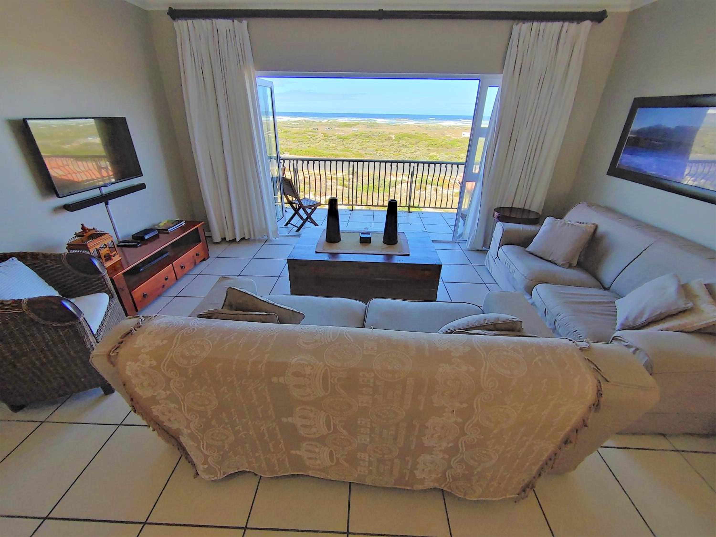 Santiago Bay Self-Catering Apartment in Capricorn Beach Estate, Muizenberg, close to the beach