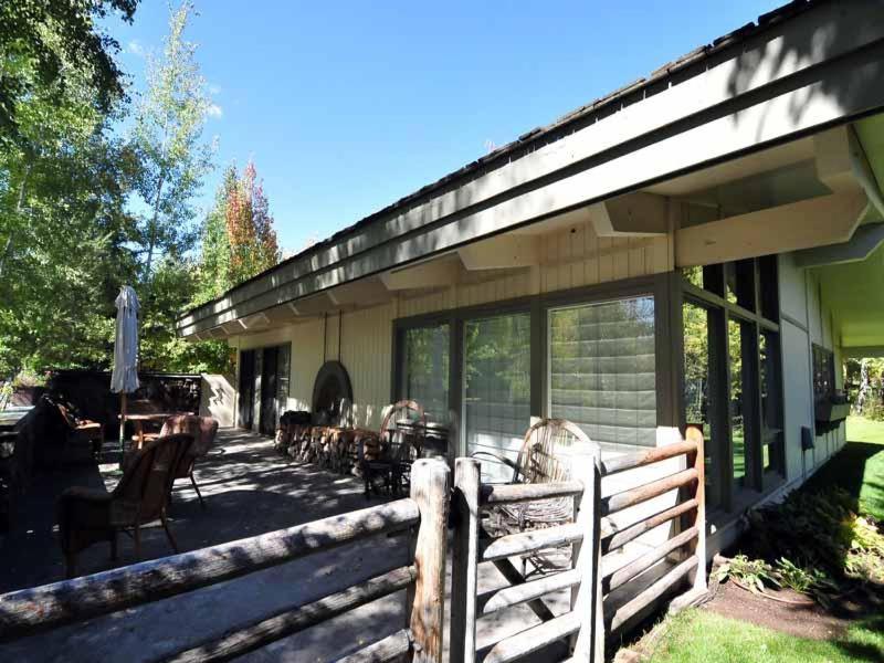 Saddle Road Home 104 - Property Image 1