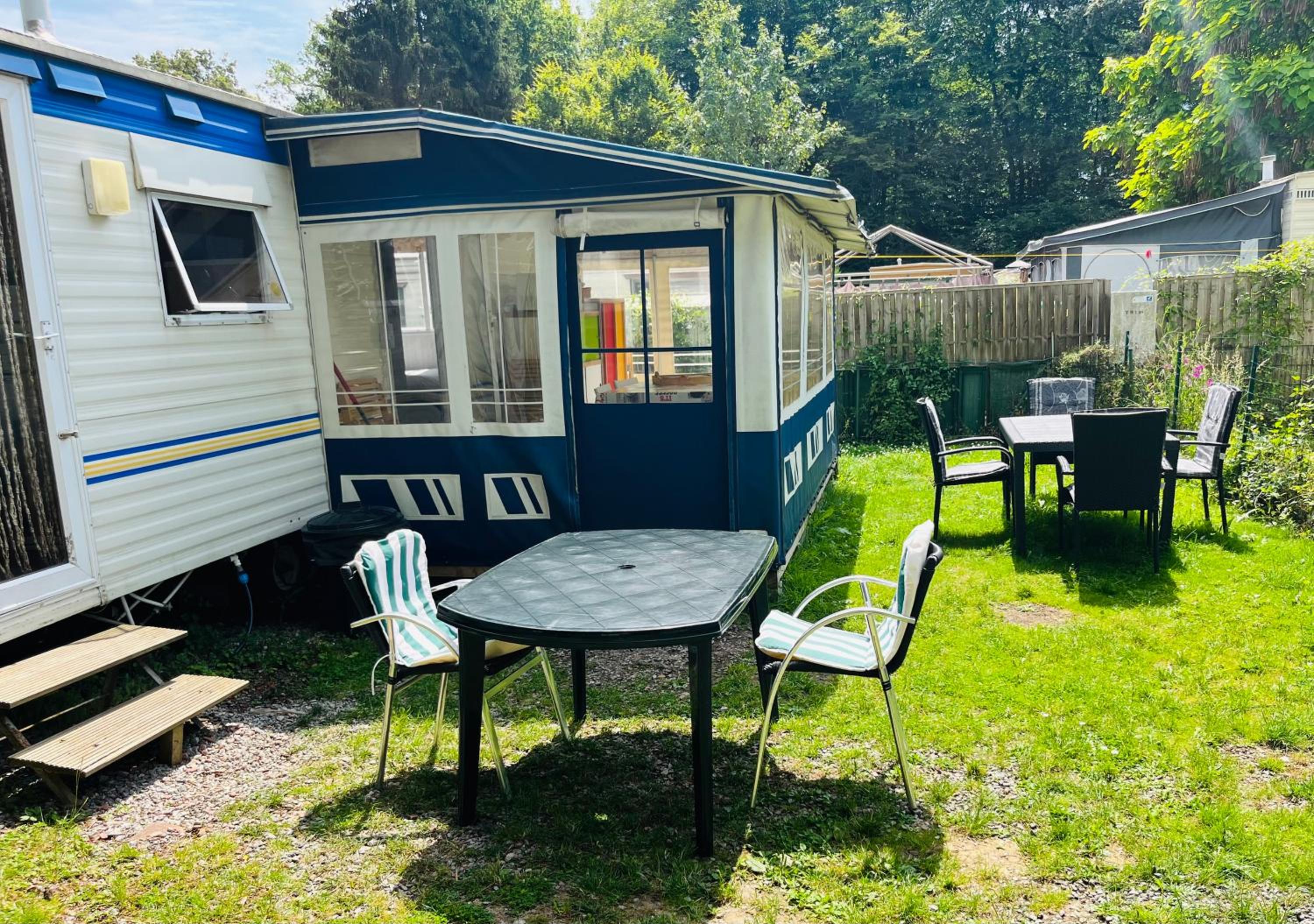 Caravane en pleine nature ferme proche de tout
