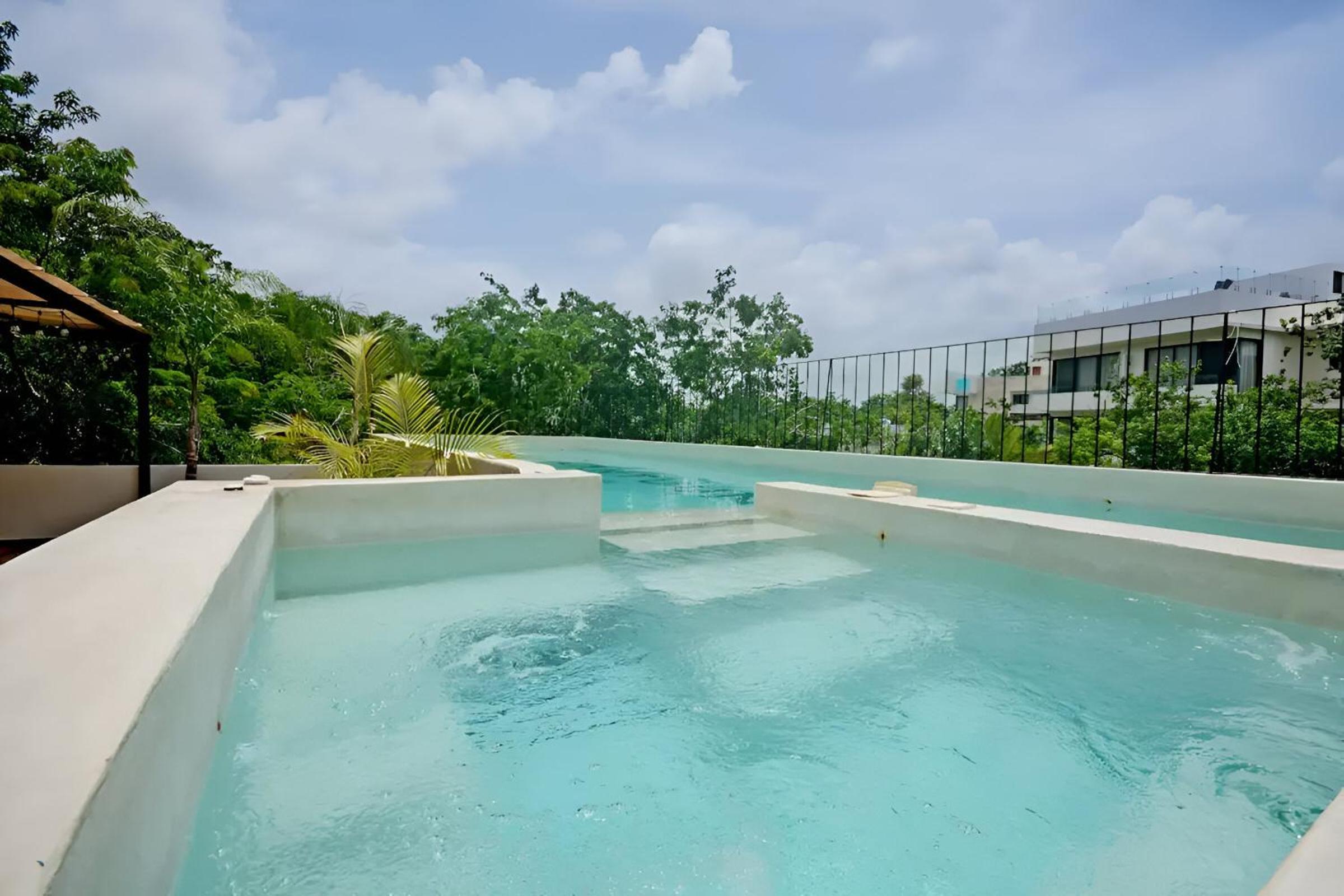 Departamento amplio con balcon y mini alberca privada view 2