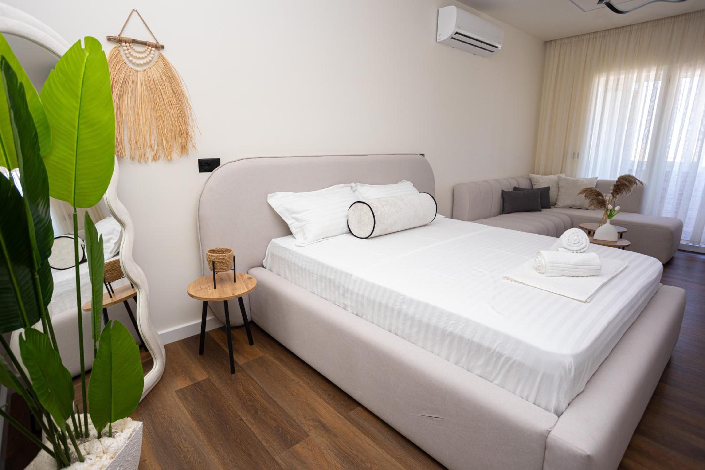 Iunn apartments
