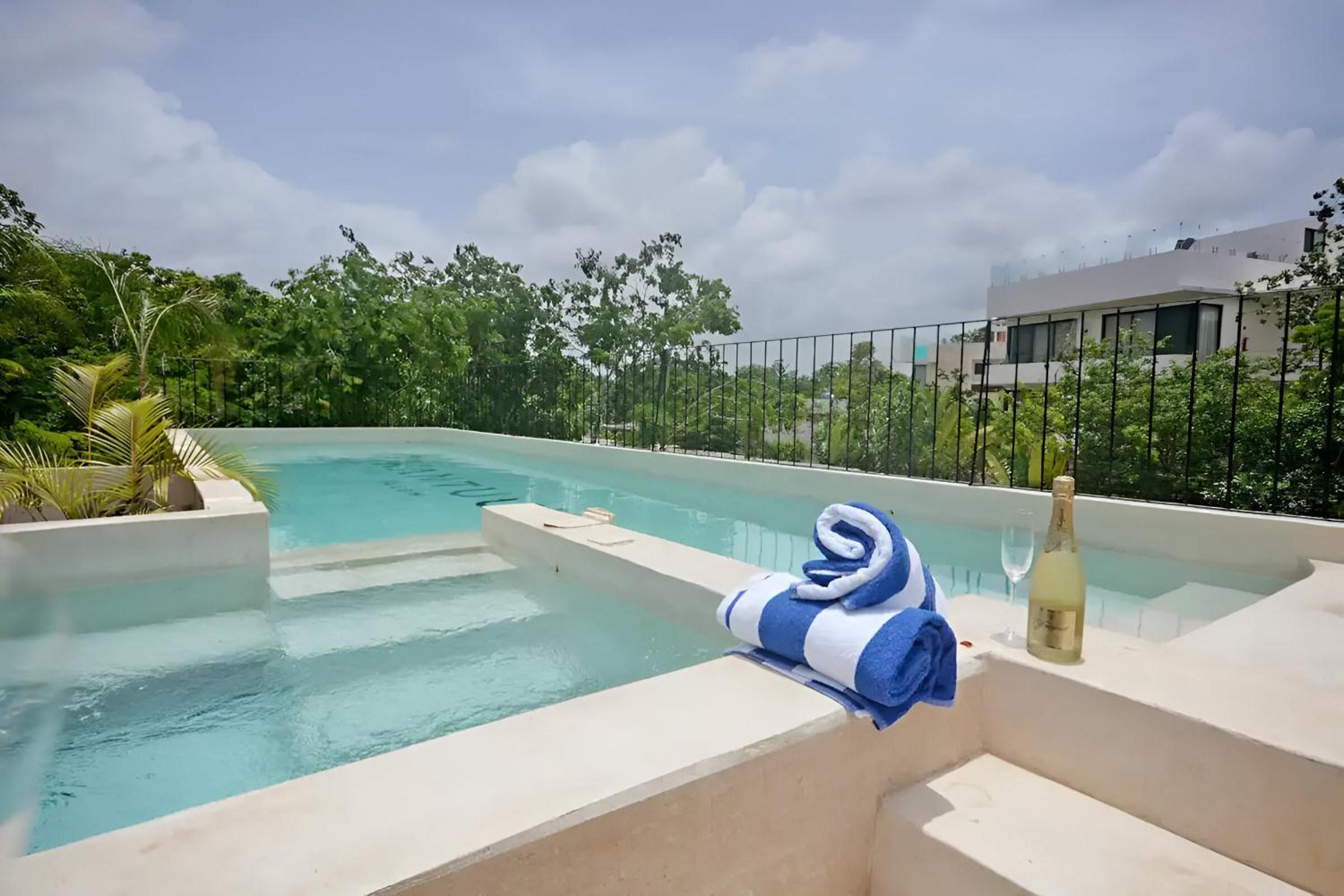Departamento amplio con balcon y mini alberca privada view 4