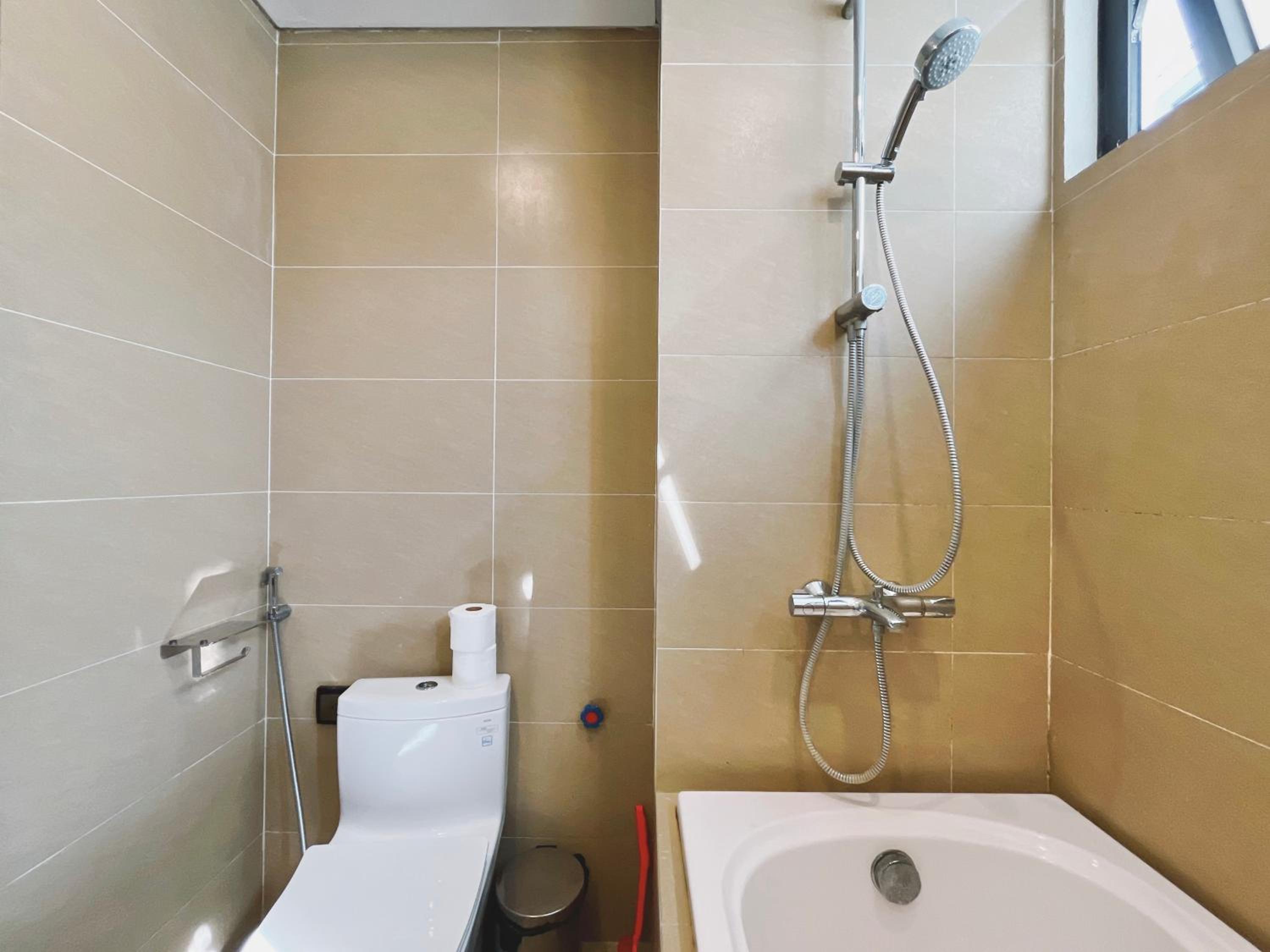 Hanoi Home 4 - Cheap price 2 bedroom Apartment near West lake