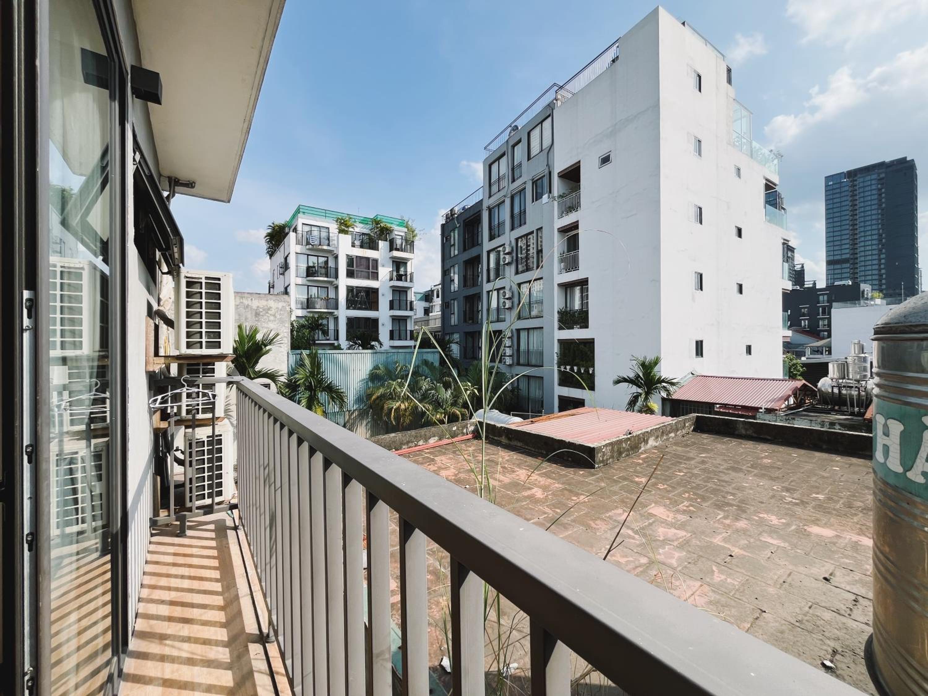 Hanoi Home 4 - Cheap price 2 bedroom Apartment near West lake