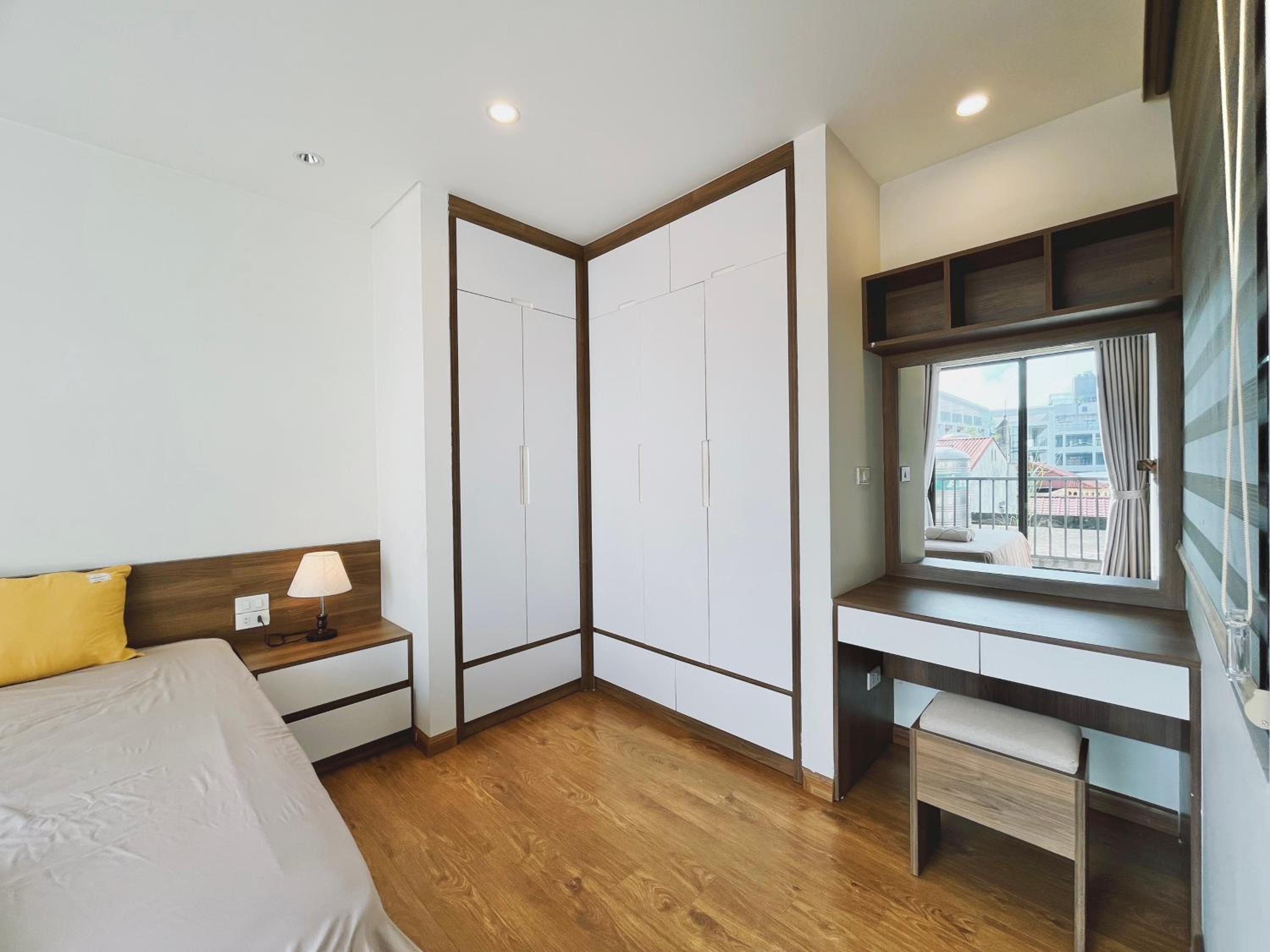 Hanoi Home 4 - Cheap price 2 bedroom Apartment near West lake