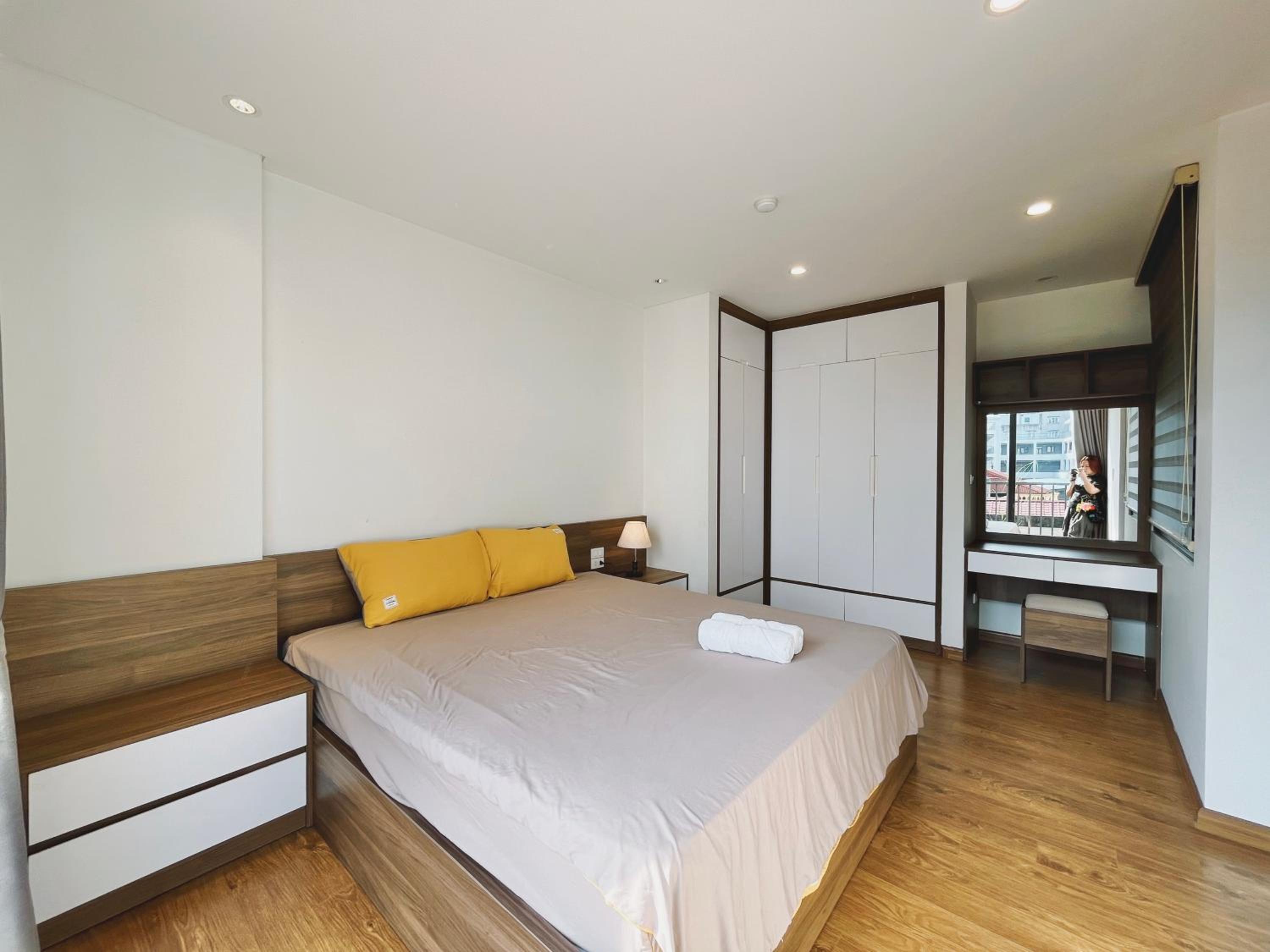 Hanoi Home 4 - Cheap price 2 bedroom Apartment near West lake