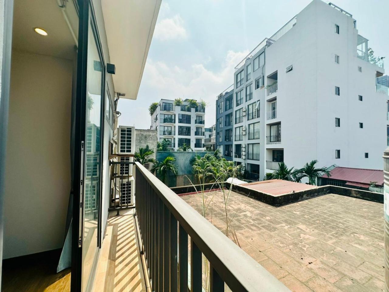 Hanoi Home 4 - Cheap price 2 bedroom Apartment near West lake