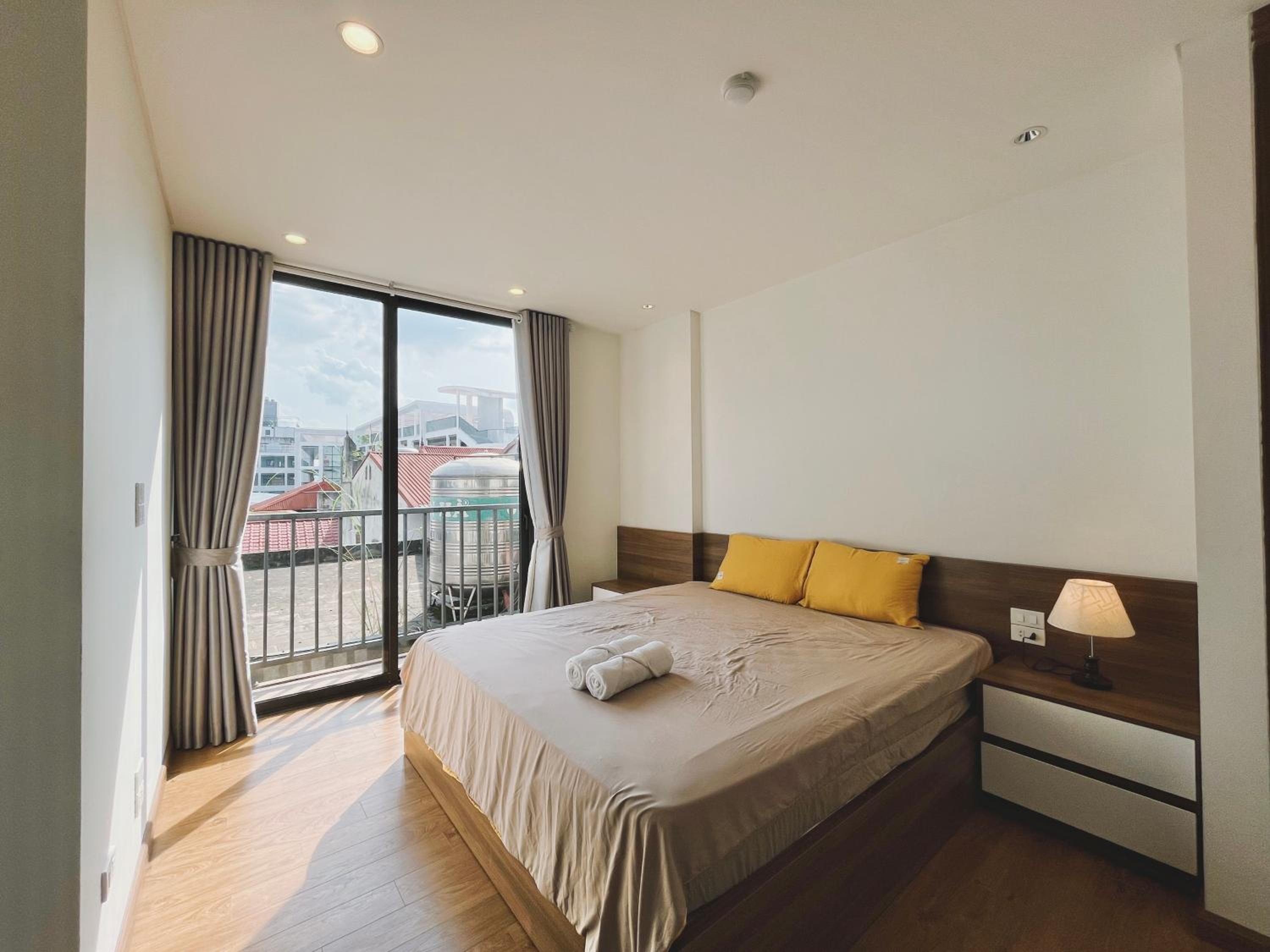 Hanoi Home 4 - Cheap price 2 bedroom Apartment near West lake