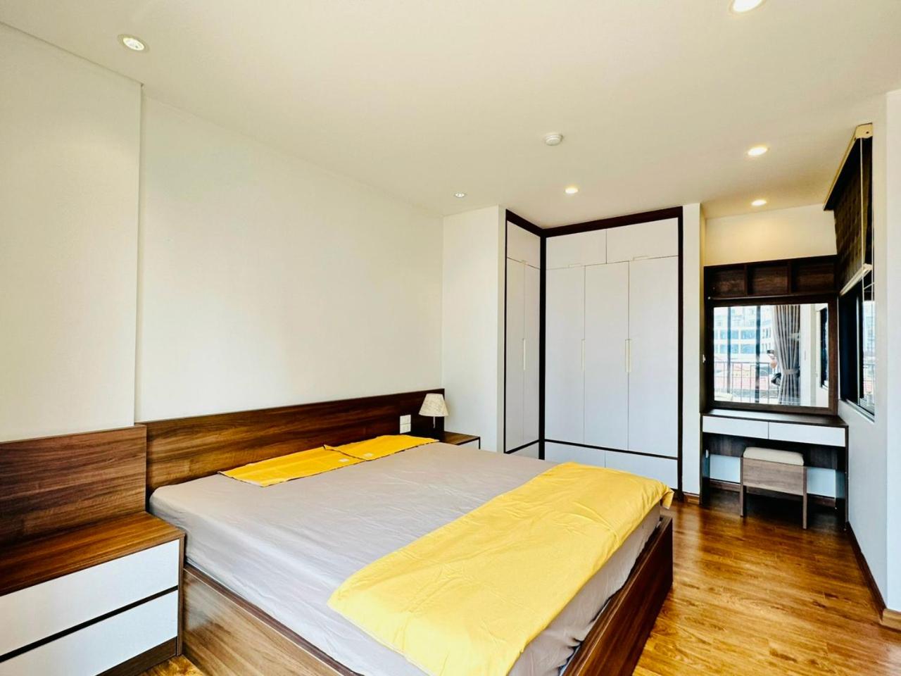 Hanoi Home 4 - Cheap price 2 bedroom Apartment near West lake