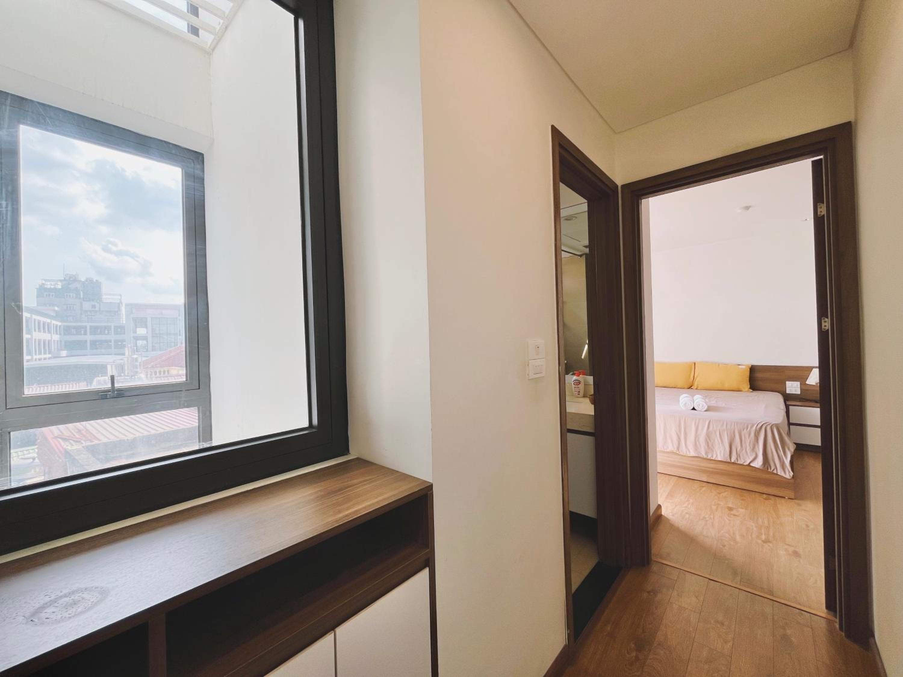 Hanoi Home 4 - Cheap price 2 bedroom Apartment near West lake