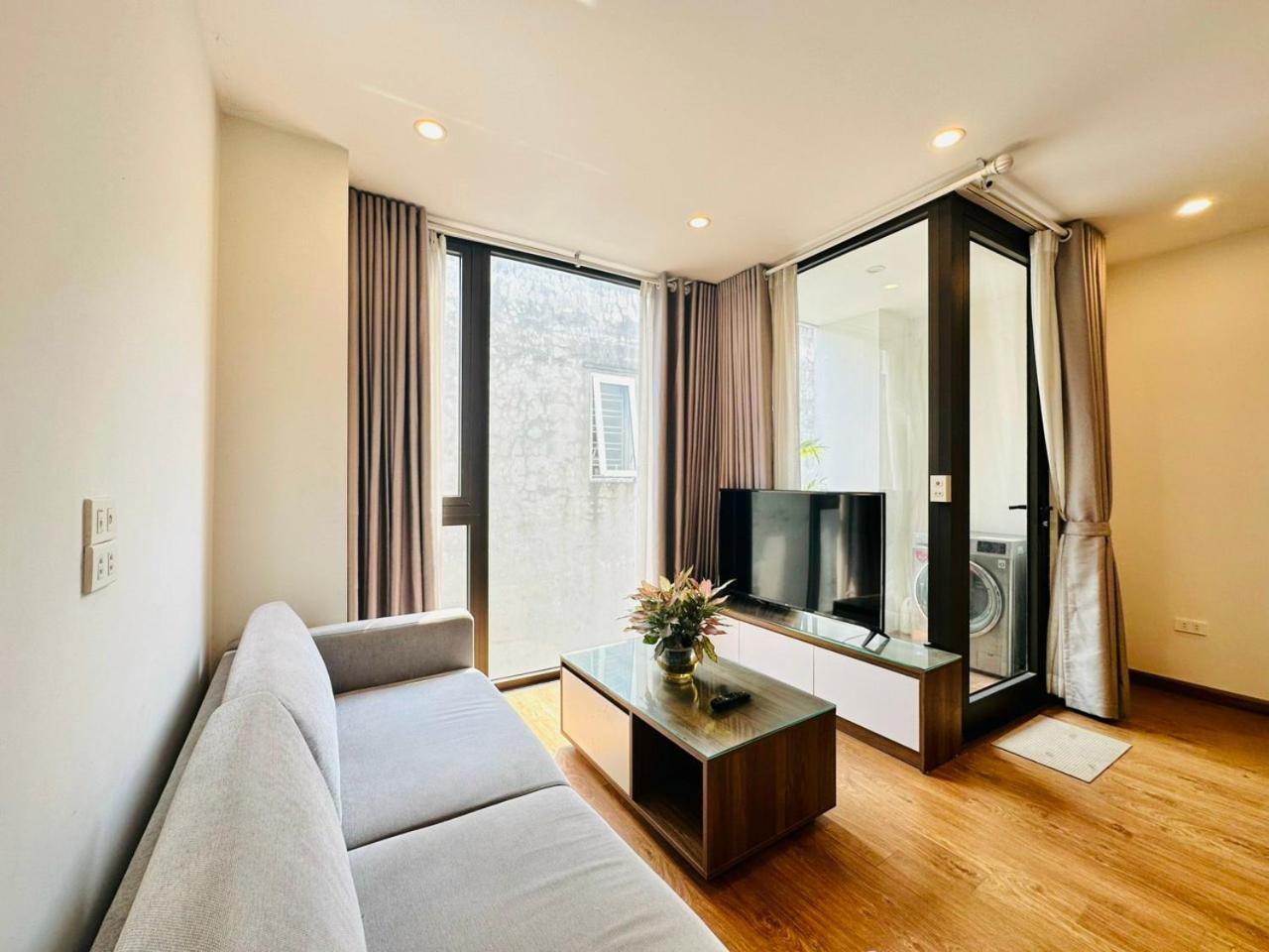 Hanoi Home 4 - Cheap price 2 bedroom Apartment near West lake