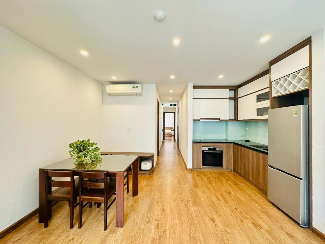 Hanoi Home 4 - Cheap price 2 bedroom Apartment near West lake