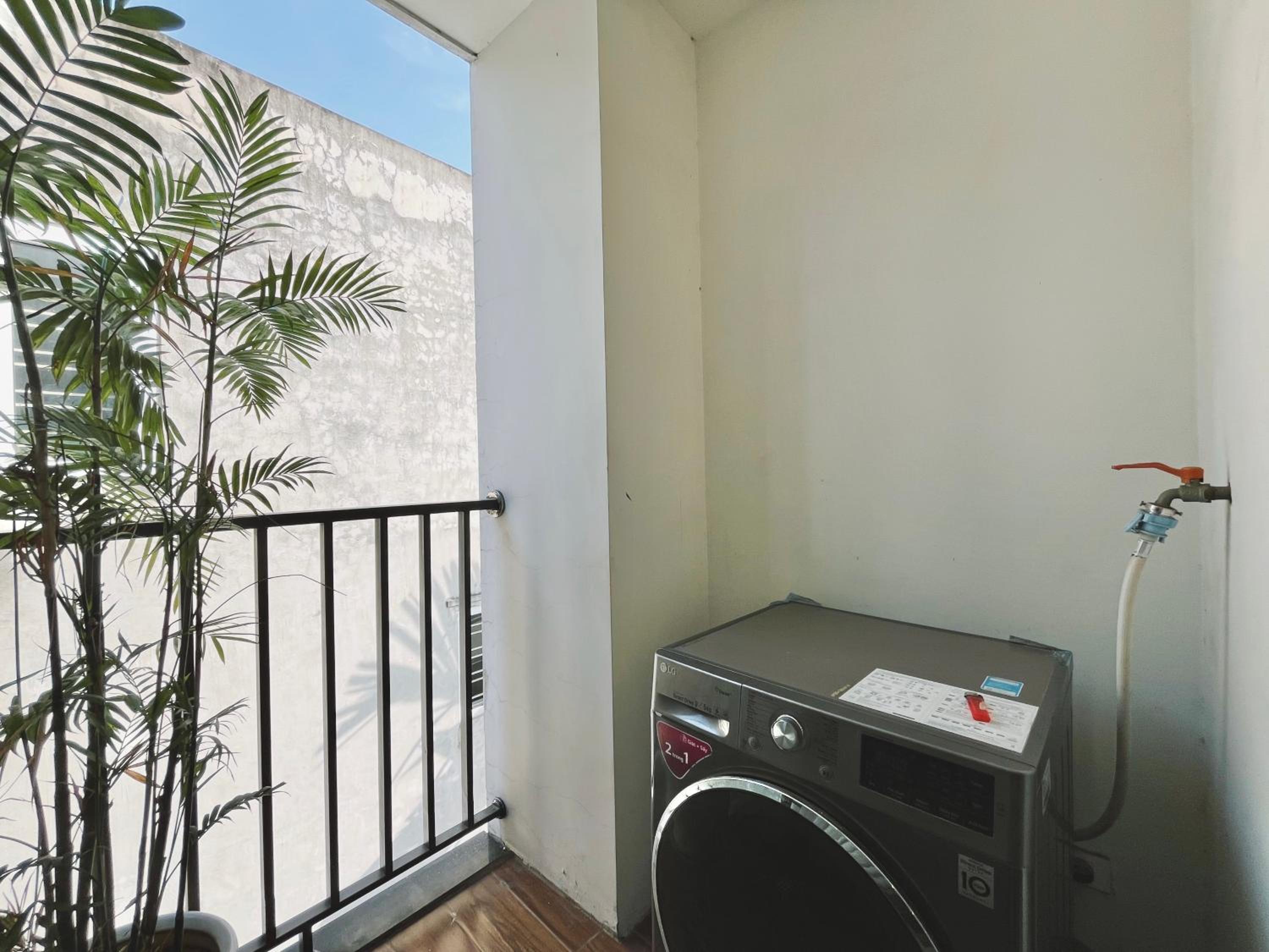 Hanoi Home 4 - Cheap price 2 bedroom Apartment near West lake
