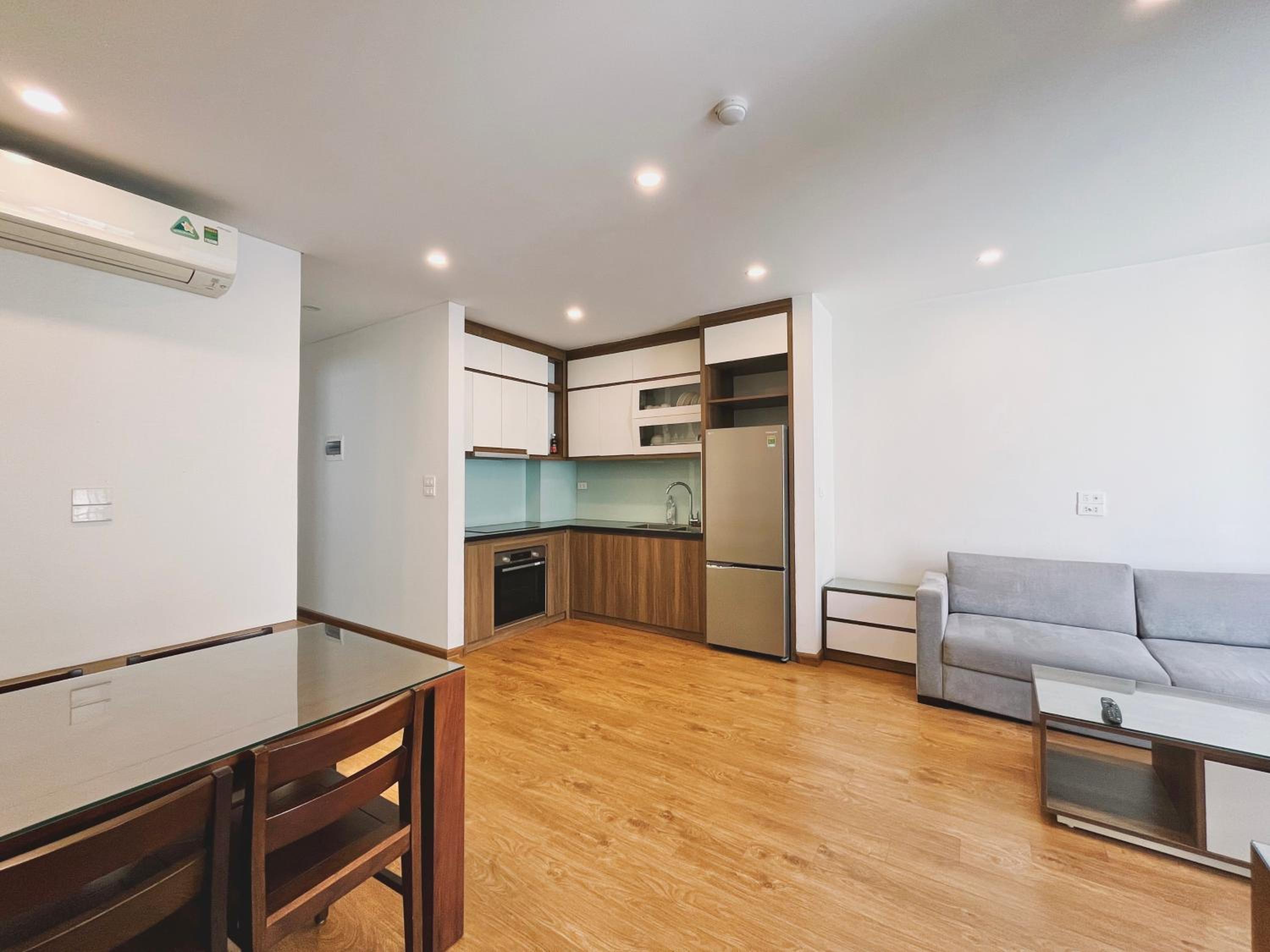 Hanoi Home 4 - Cheap price 2 bedroom Apartment near West lake