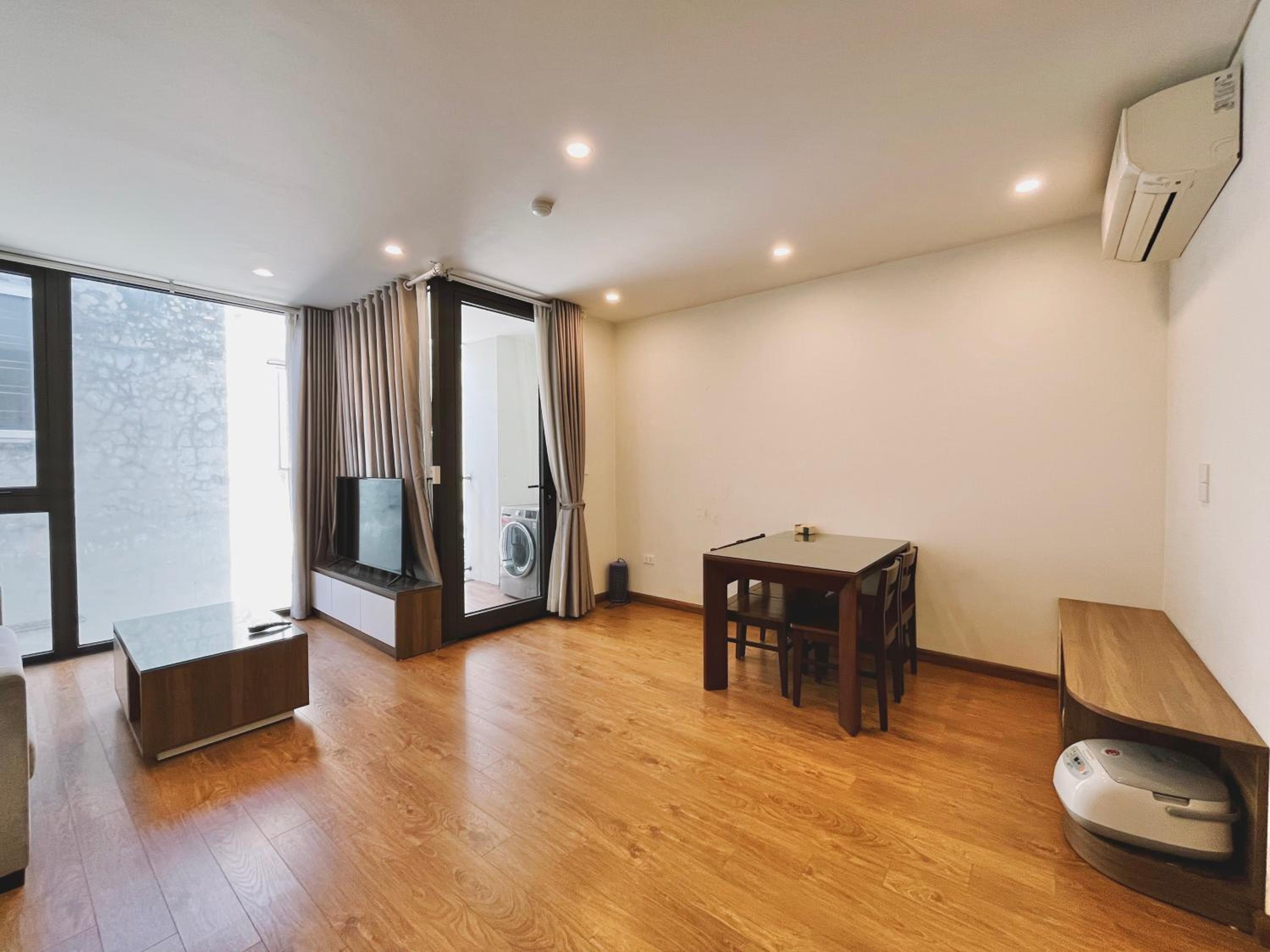 Hanoi Home 4 - Cheap price 2 bedroom Apartment near West lake