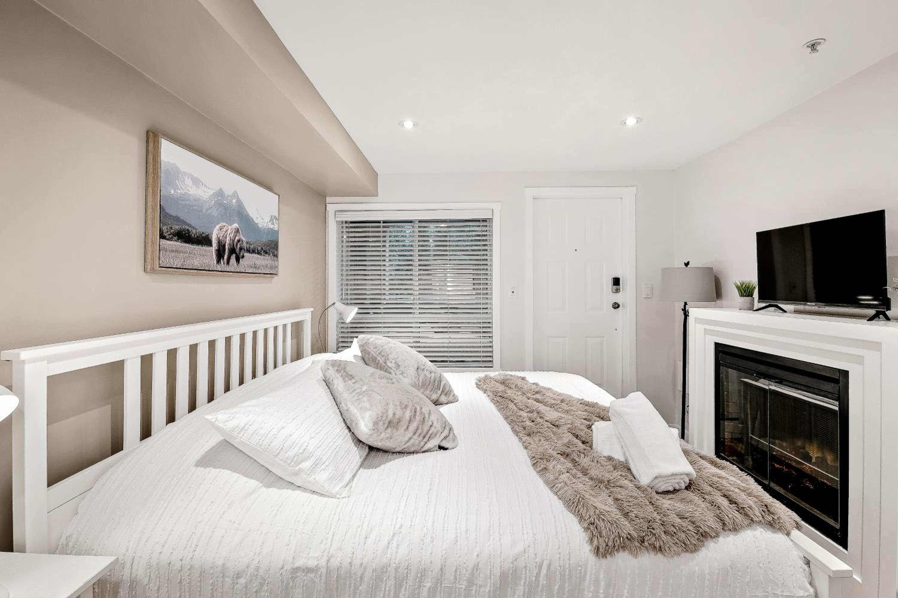 Whistler Village, Private Hot Tub, Free Parking