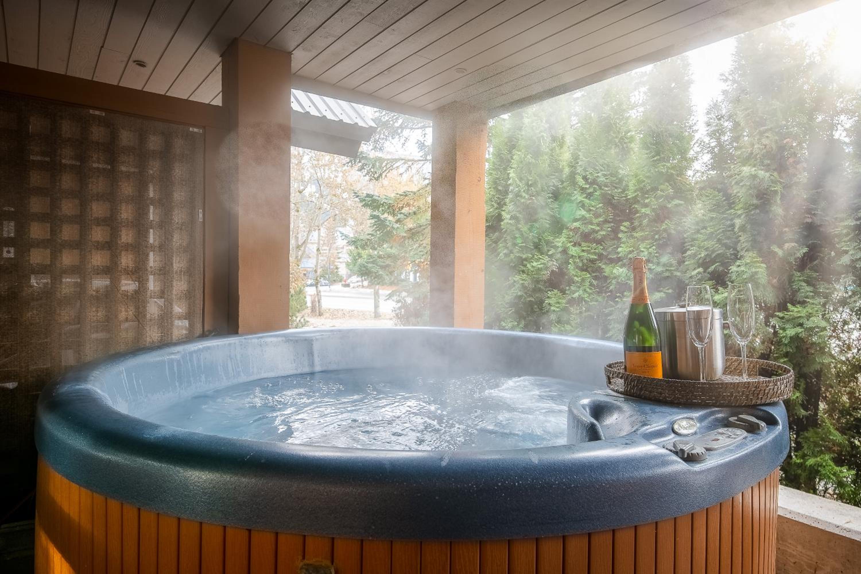 Whistler Village, Private Hot Tub, Free Parking