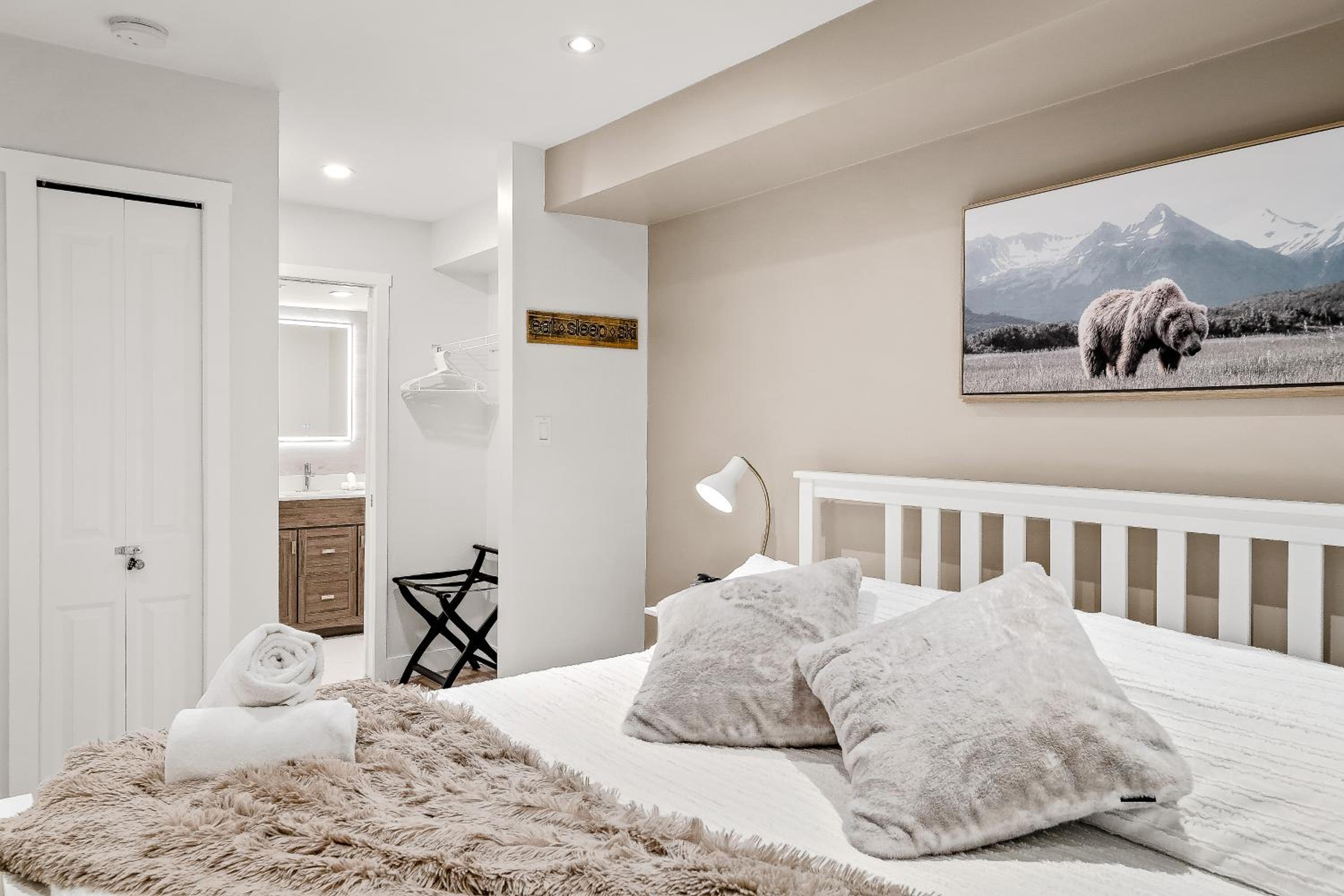Whistler Village, Private Hot Tub, Free Parking