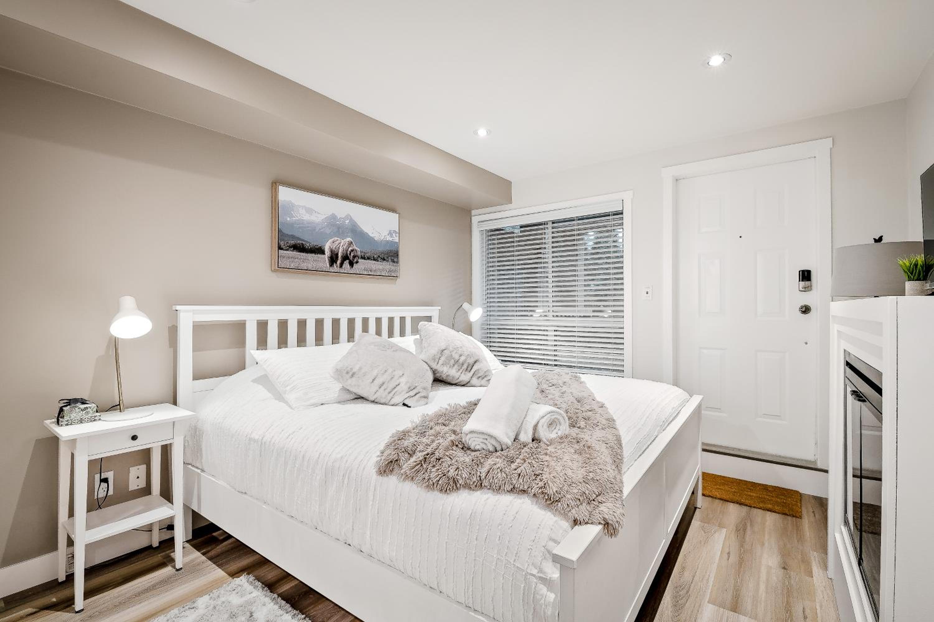 Whistler Village, Private Hot Tub, Free Parking