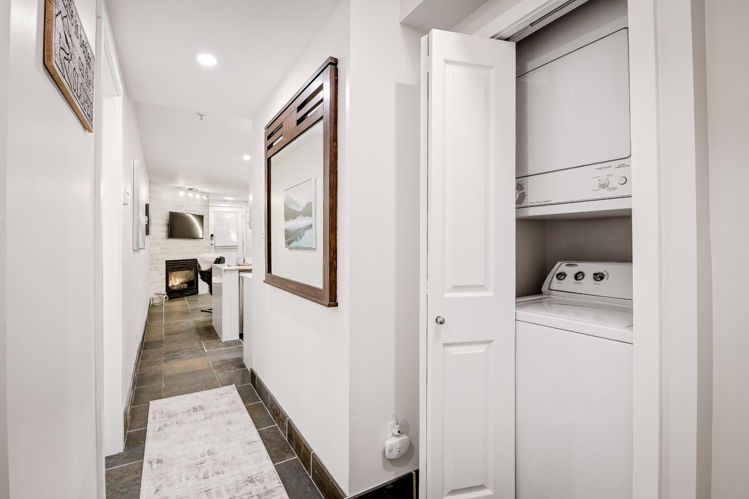Whistler Village, Private Hot Tub, Free Parking