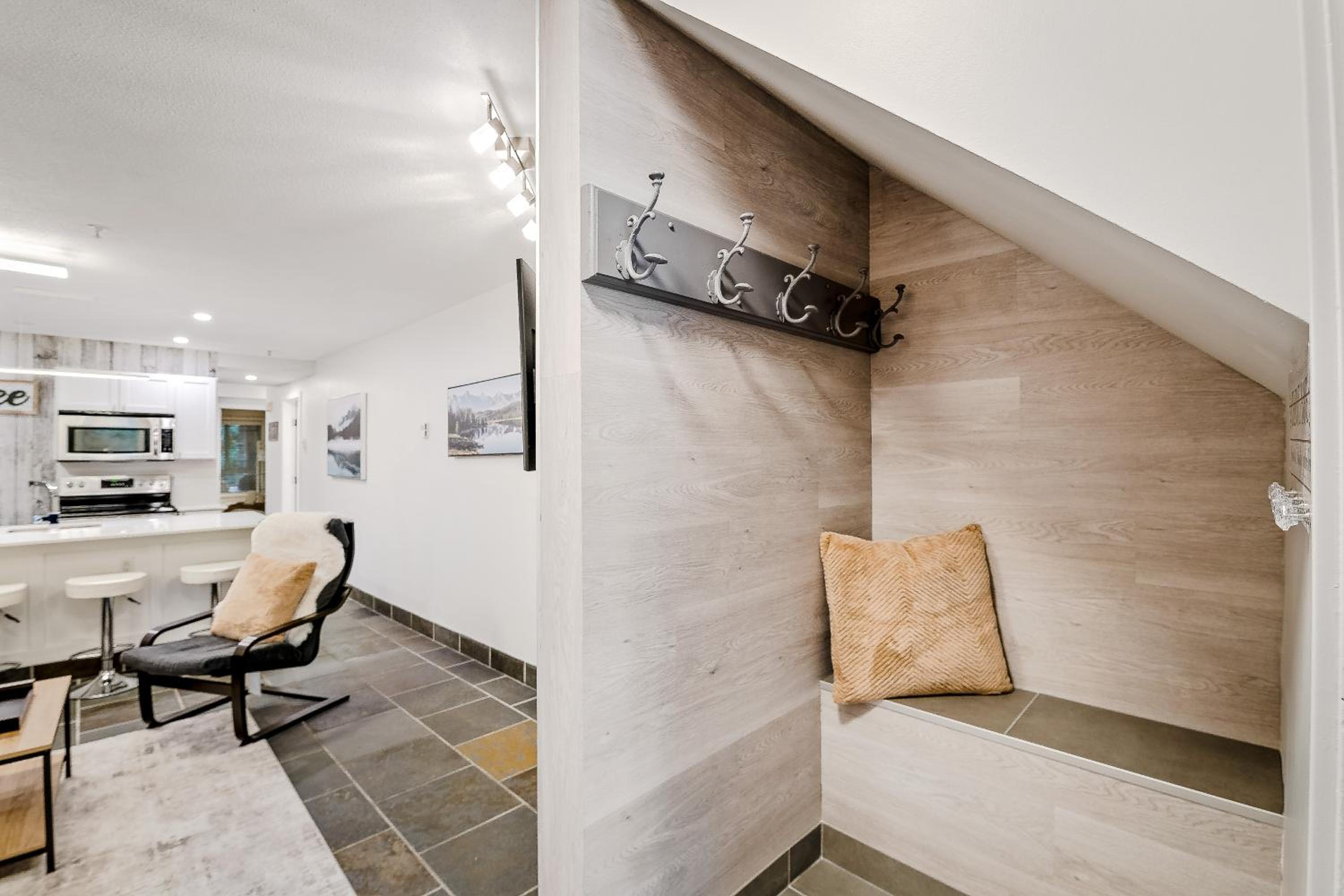 Whistler Village, Private Hot Tub, Free Parking