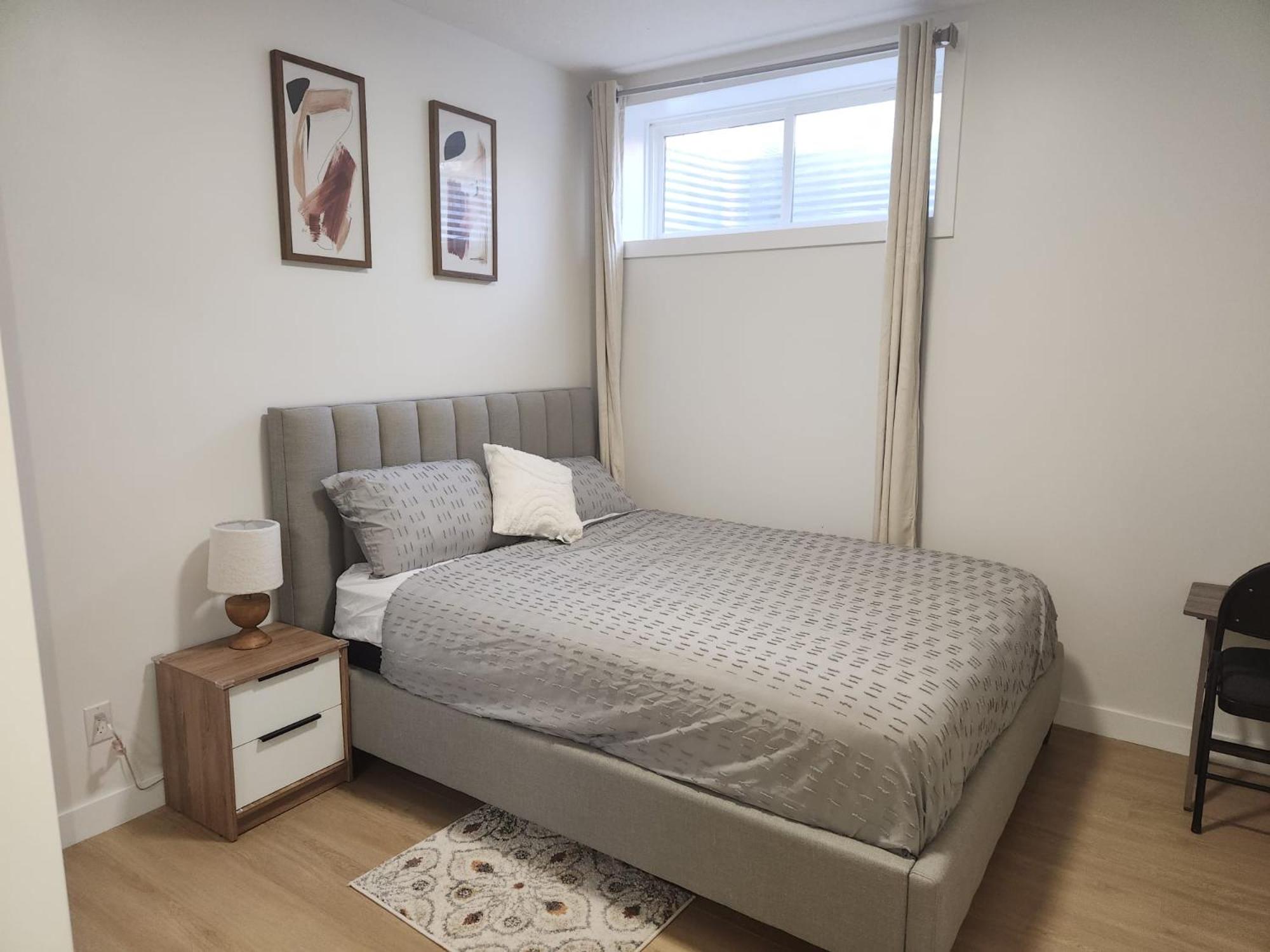 Brand New Deluxe 2 Bedroom Suite with AC & Den