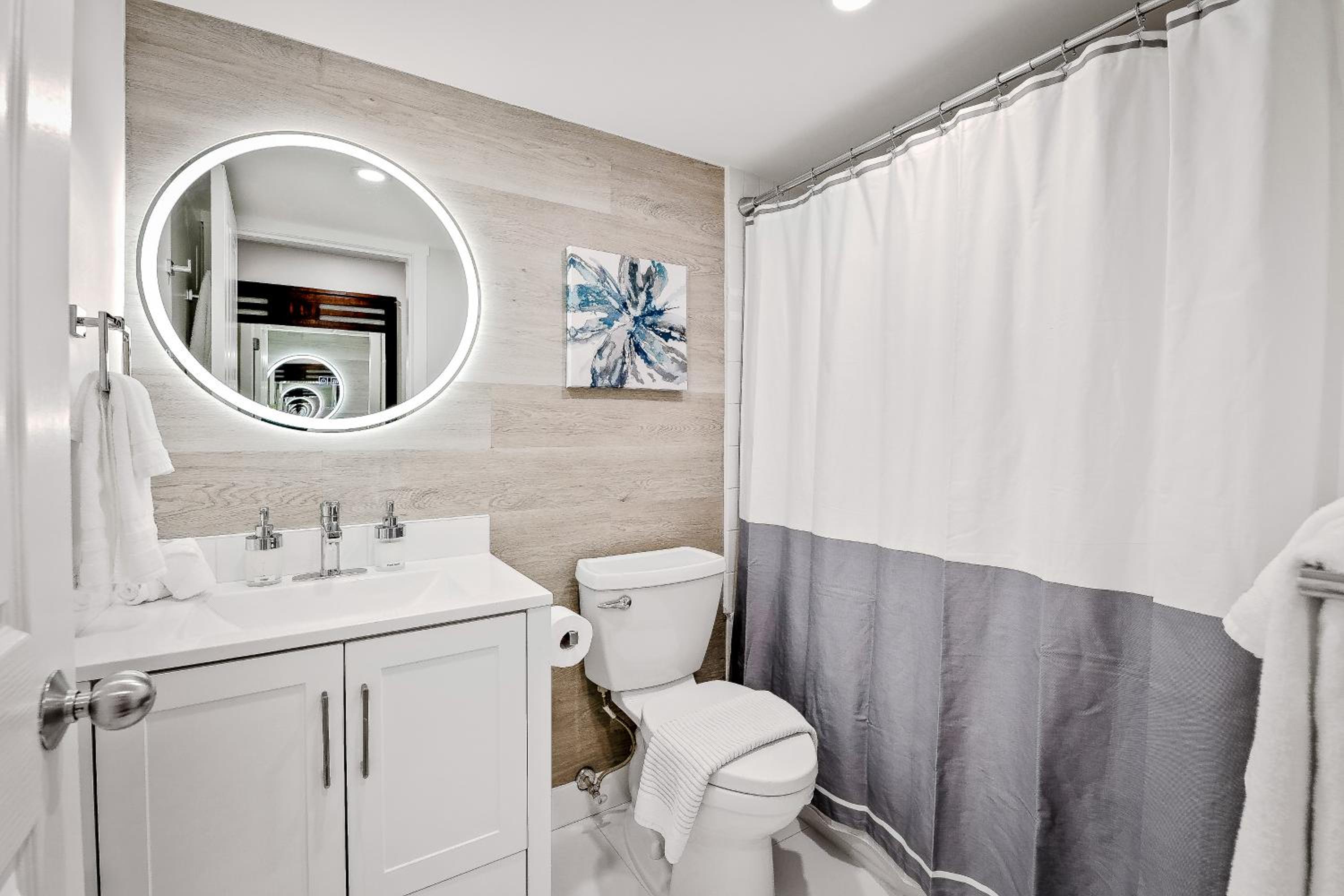 Whistler Village, Private Hot Tub, Free Parking