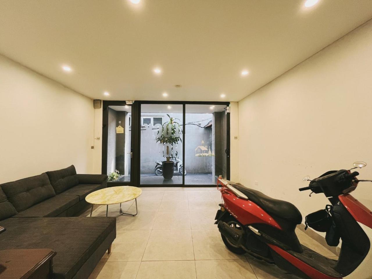 Hanoi Home 4 - Cheap price 2 bedroom Apartment near West lake
