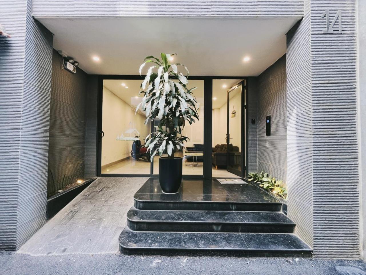 Hanoi Home 4 - Cheap price 2 bedroom Apartment near West lake