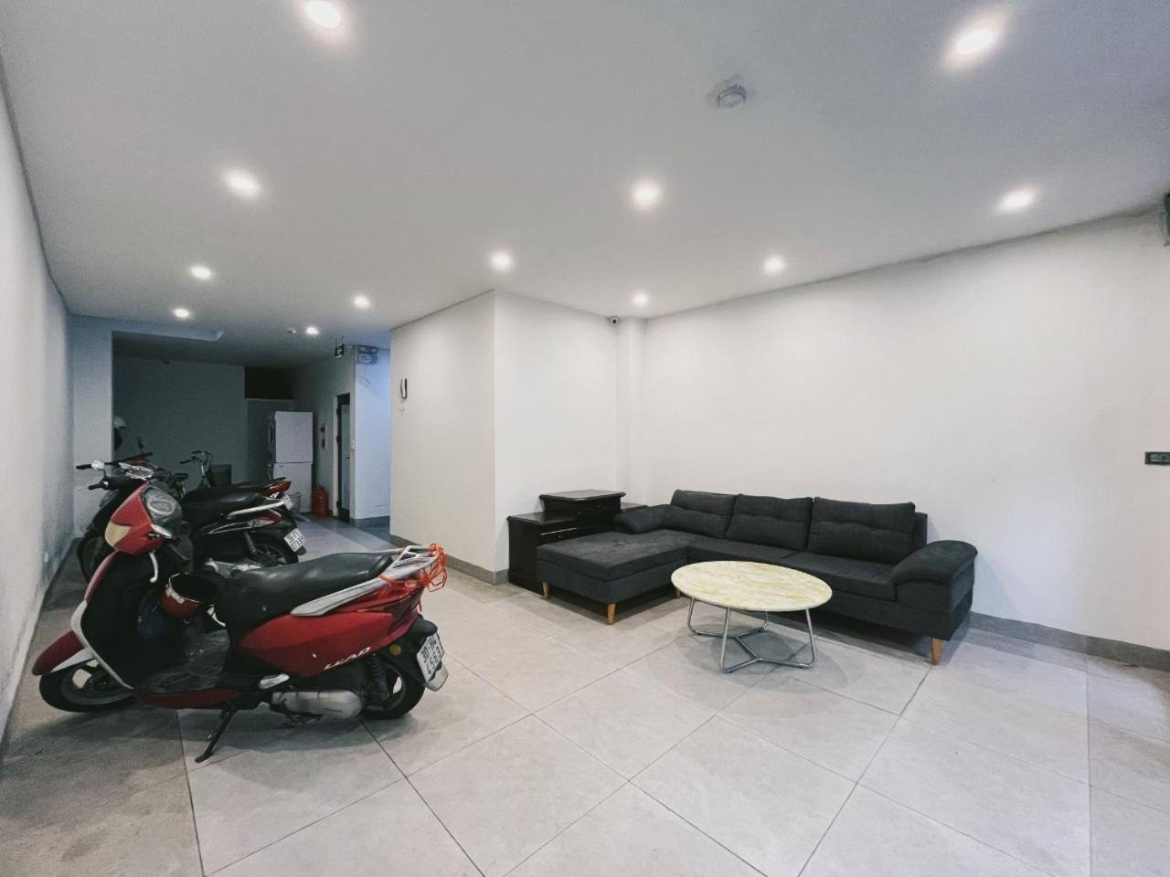 Hanoi Home 4 - Cheap price 2 bedroom Apartment near West lake