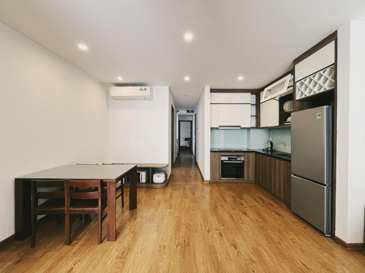 Hanoi Home 4 - Cheap price 2 bedroom Apartment near West lake