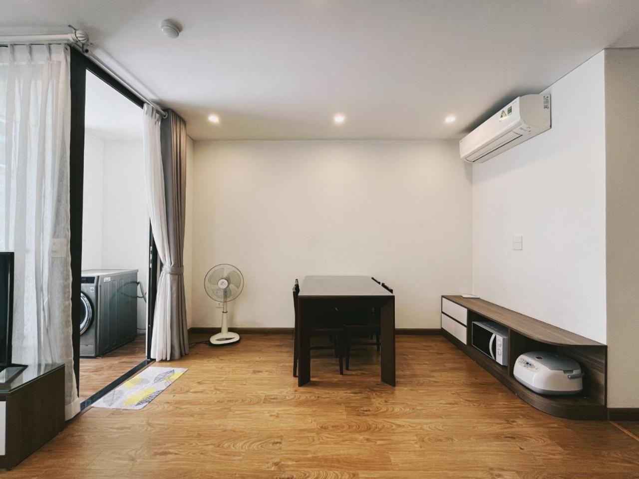 Hanoi Home 4 - Cheap price 2 bedroom Apartment near West lake