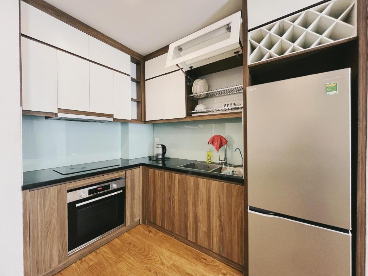 Hanoi Home 4 - Cheap price 2 bedroom Apartment near West lake