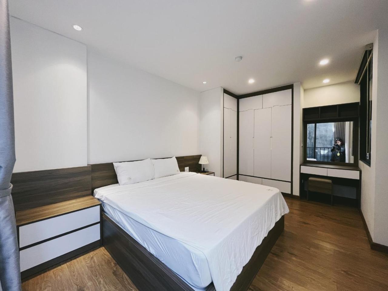 Hanoi Home 4 - Cheap price 2 bedroom Apartment near West lake