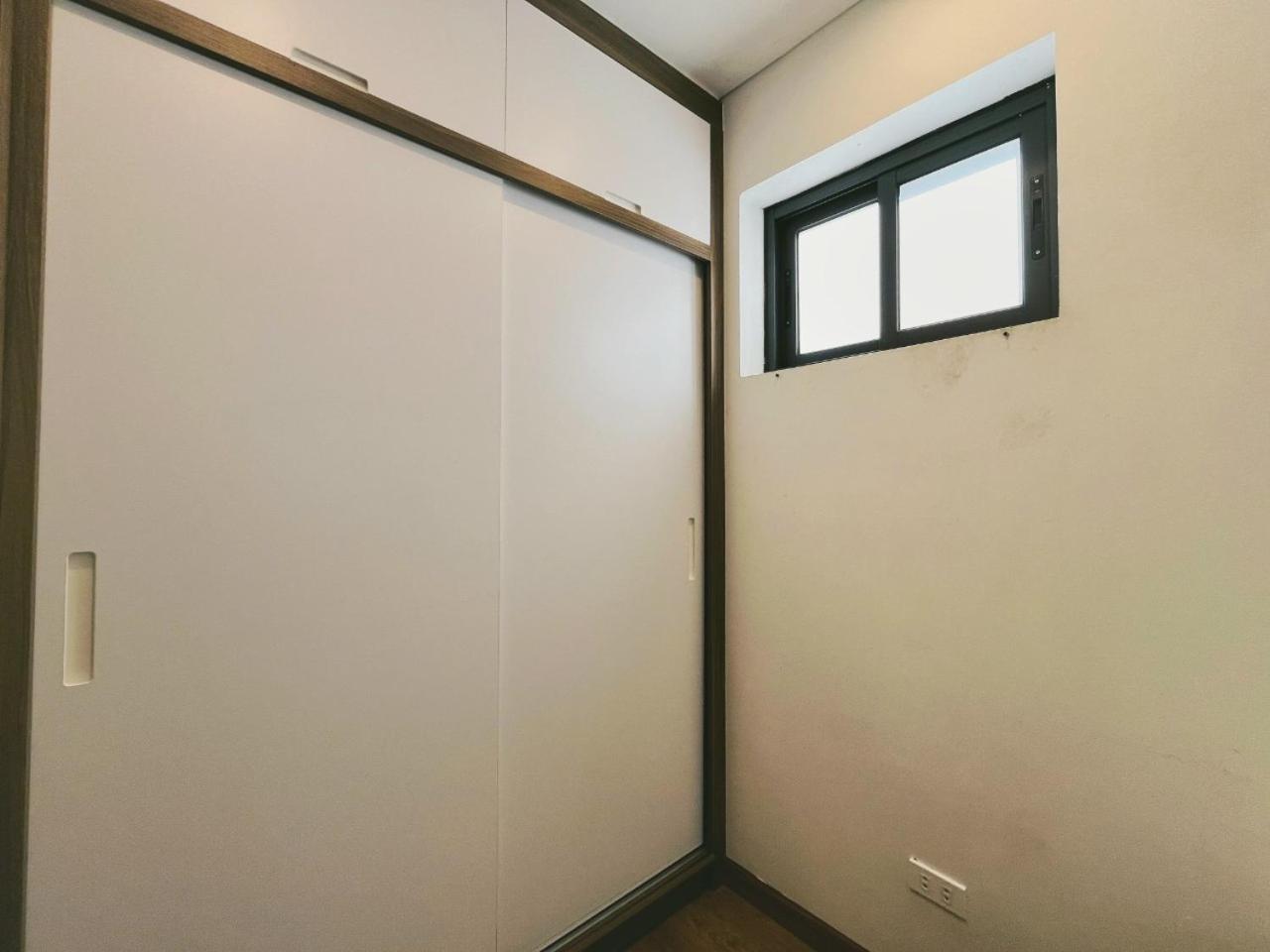 Hanoi Home 4 - Cheap price 2 bedroom Apartment near West lake