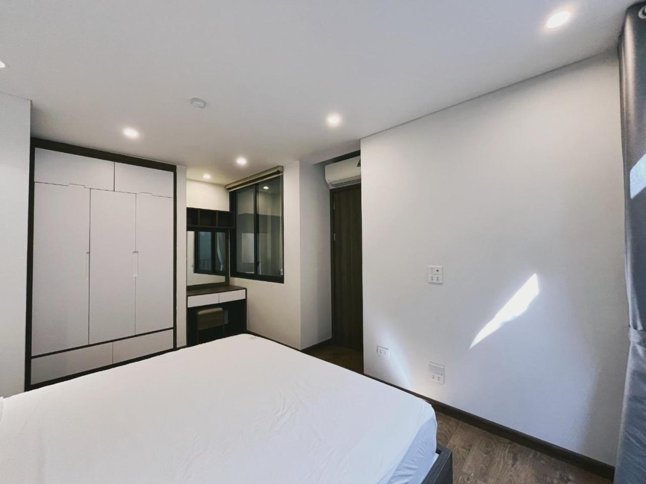 Hanoi Home 4 - Cheap price 2 bedroom Apartment near West lake