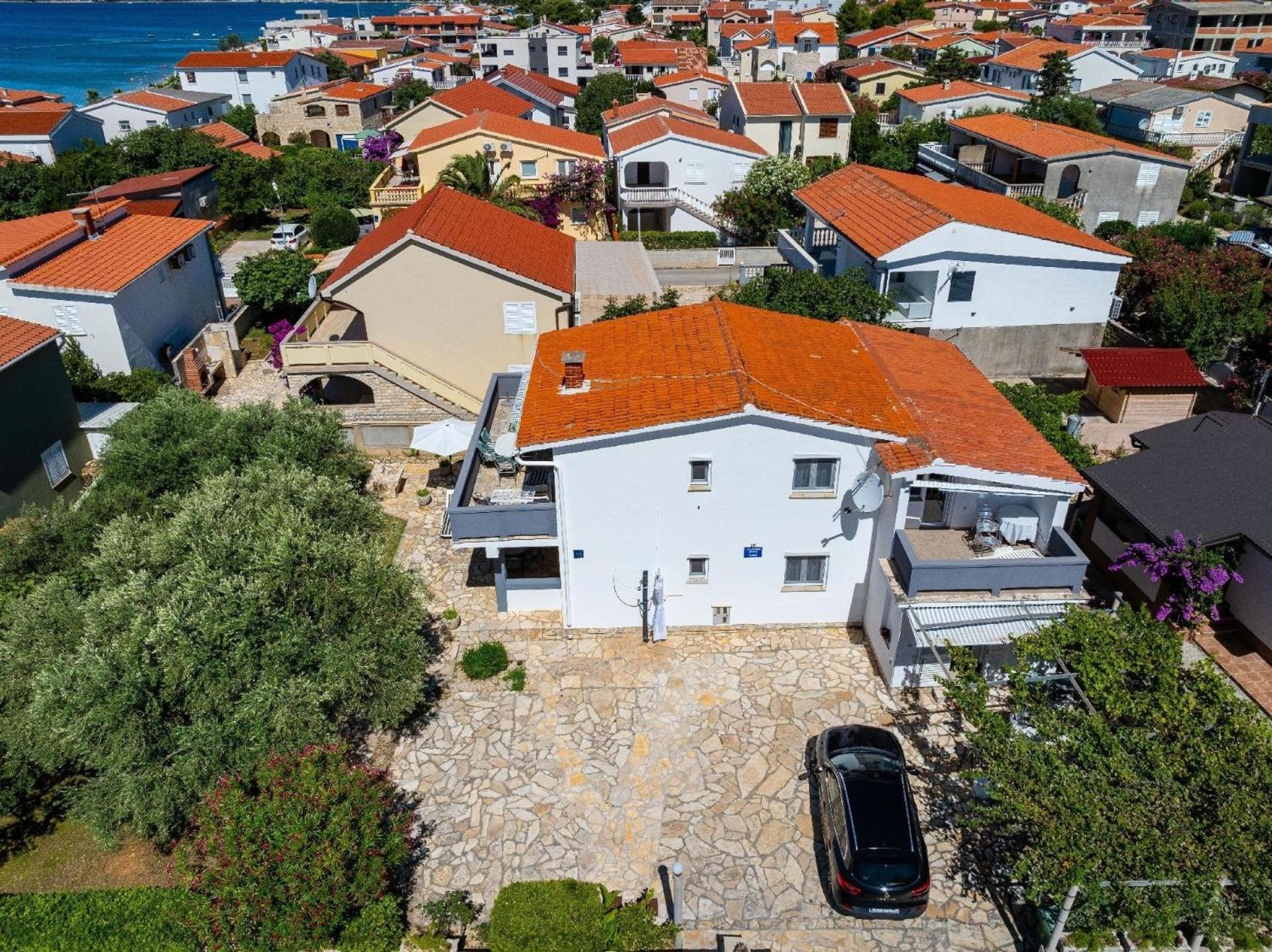 Erdgeschosswohnung mit Terrasse in Vir
