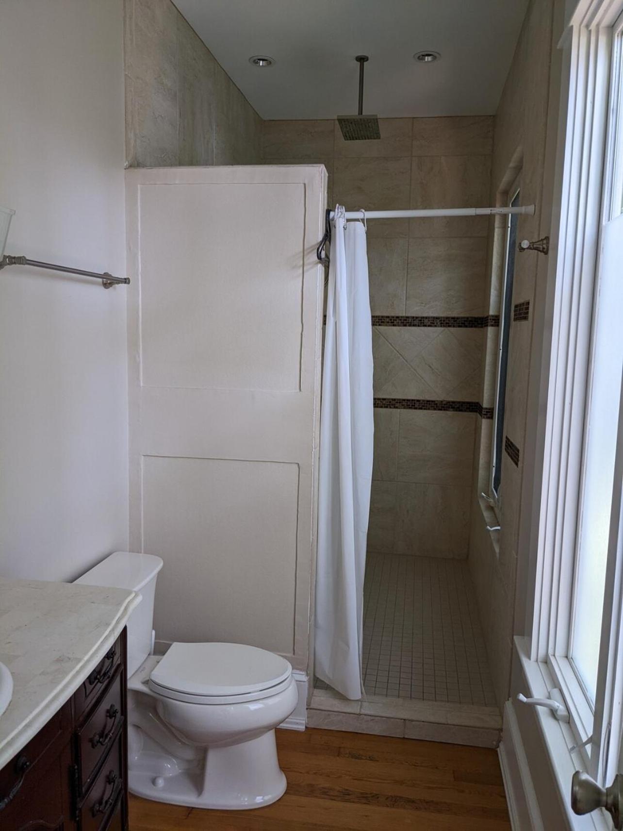 Luxurious 1BR in Grand Old Home view 2