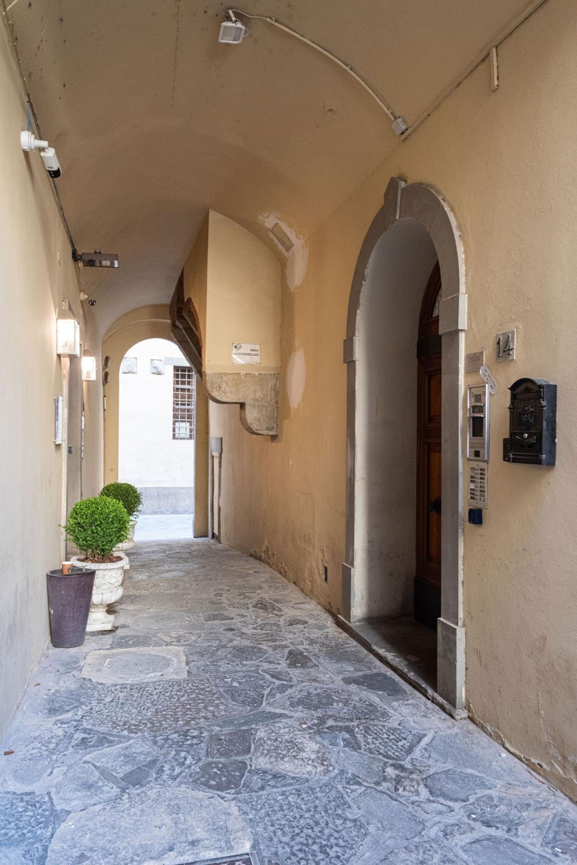 Signoria Apartment with patio