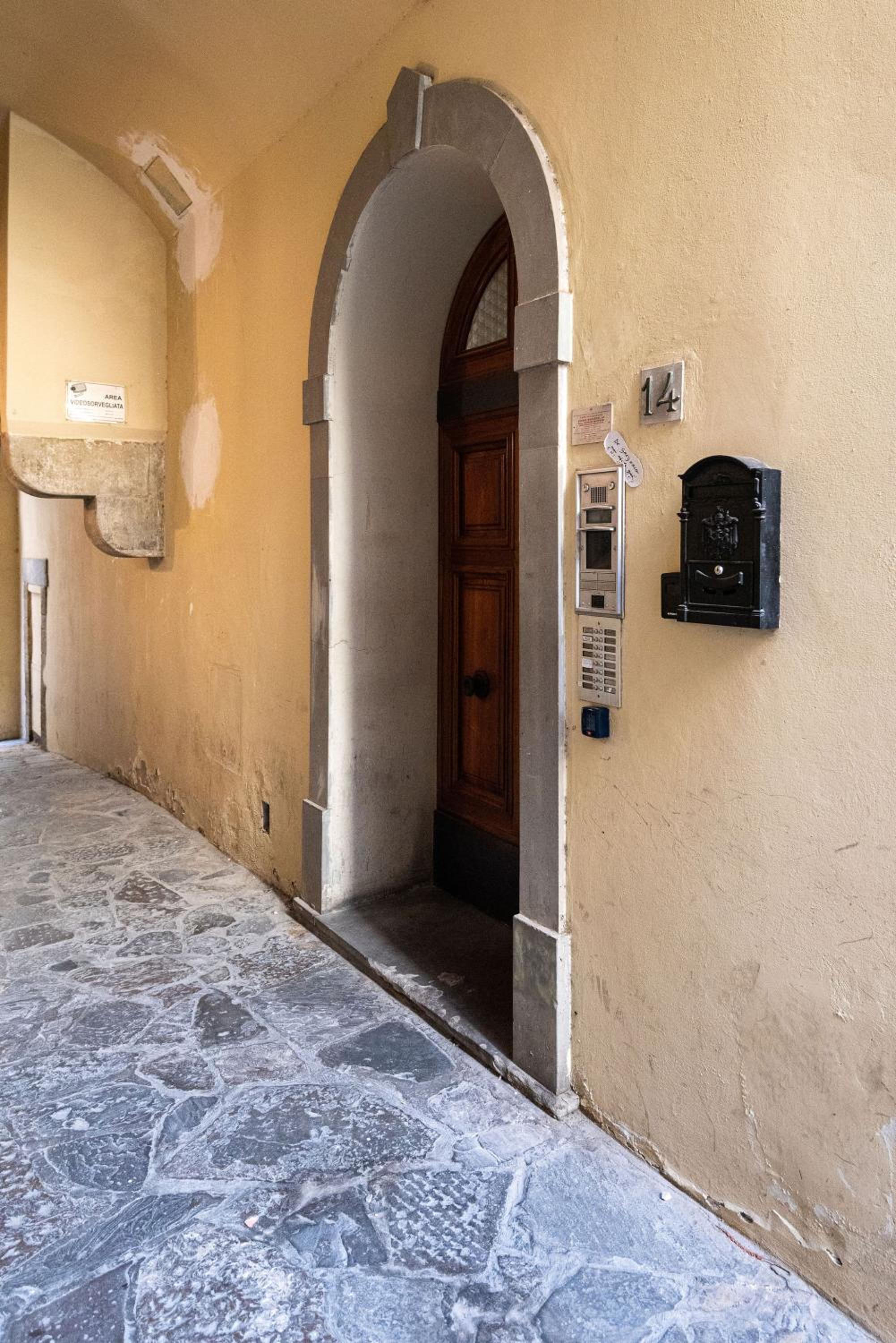 Signoria Apartment with patio