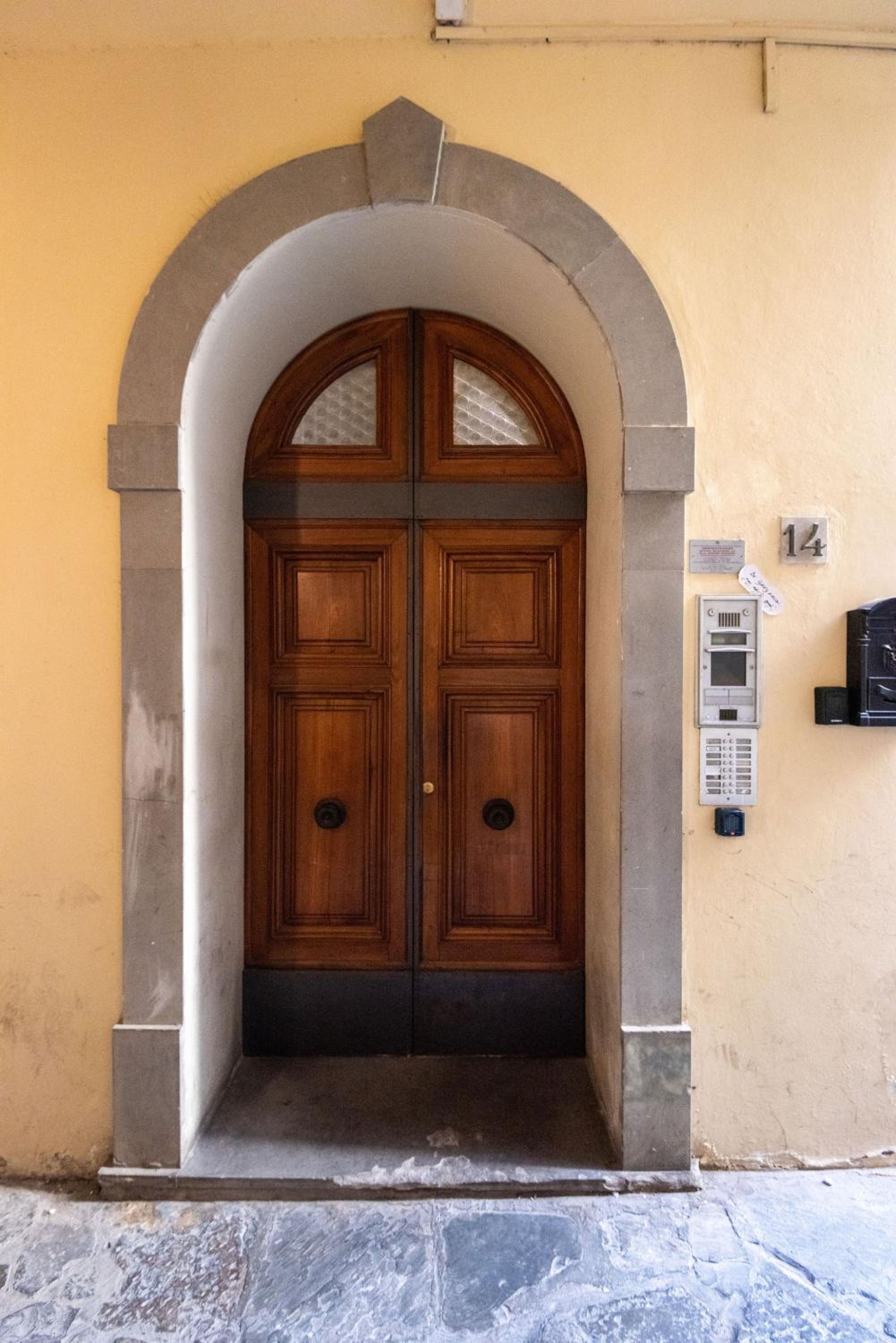Signoria Apartment with patio