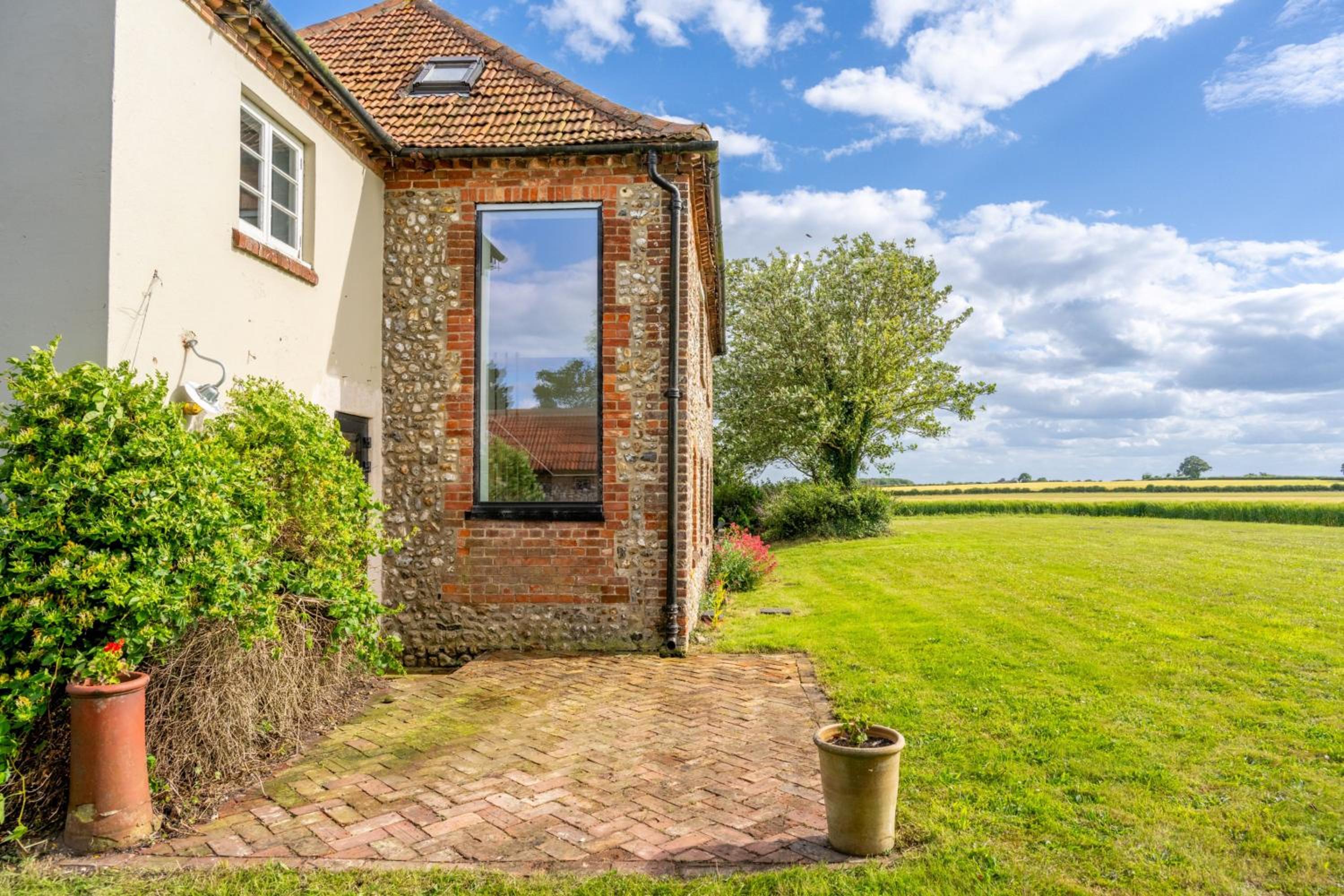 Field Barn Cottage view 3