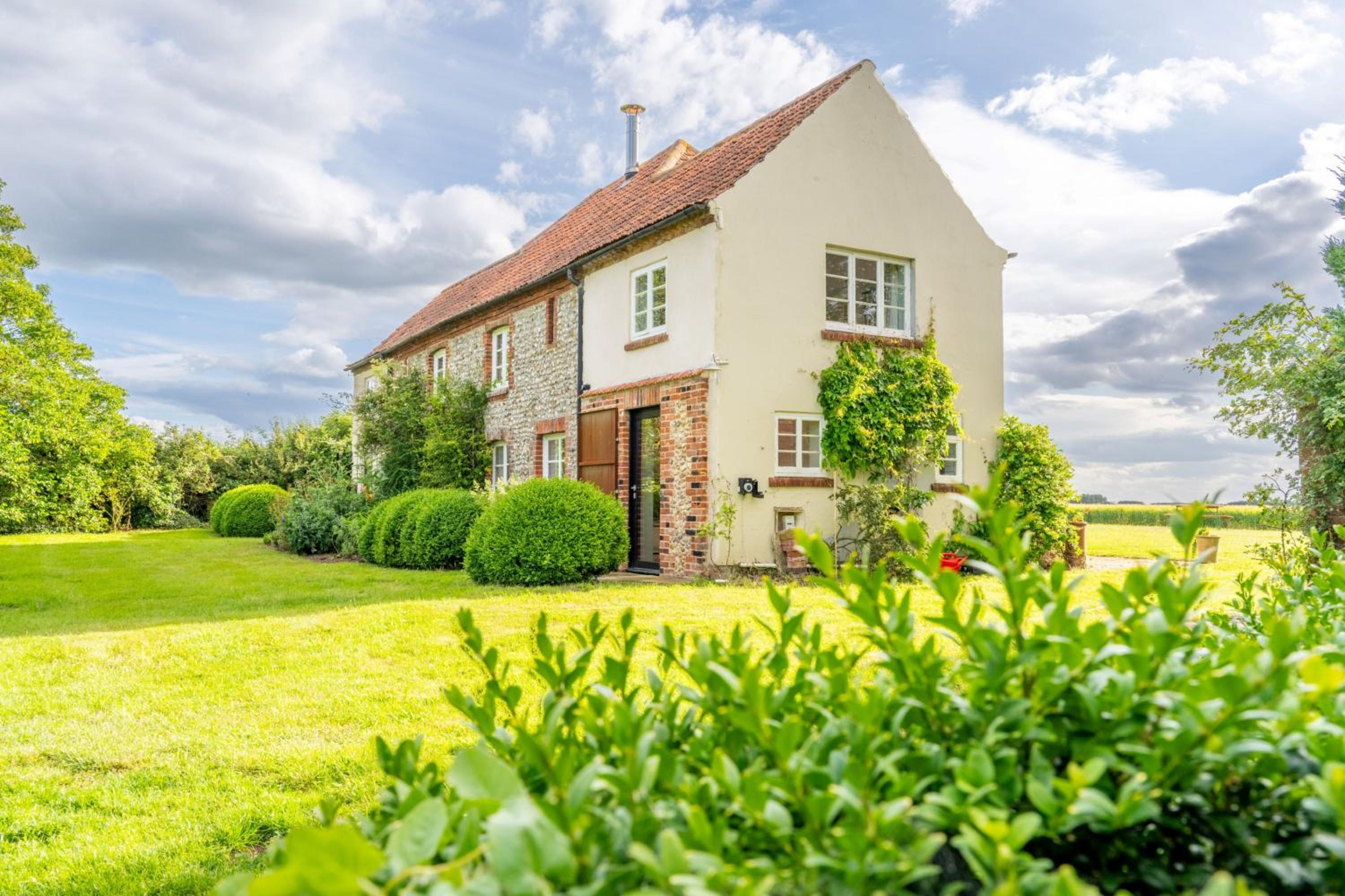 Field Barn Cottage view 4