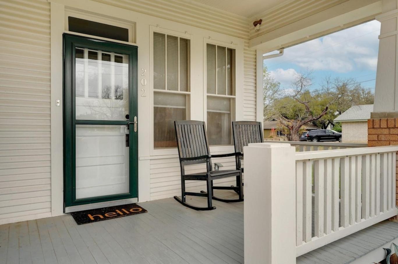 Bungalow w Hot Tub and FP view 4
