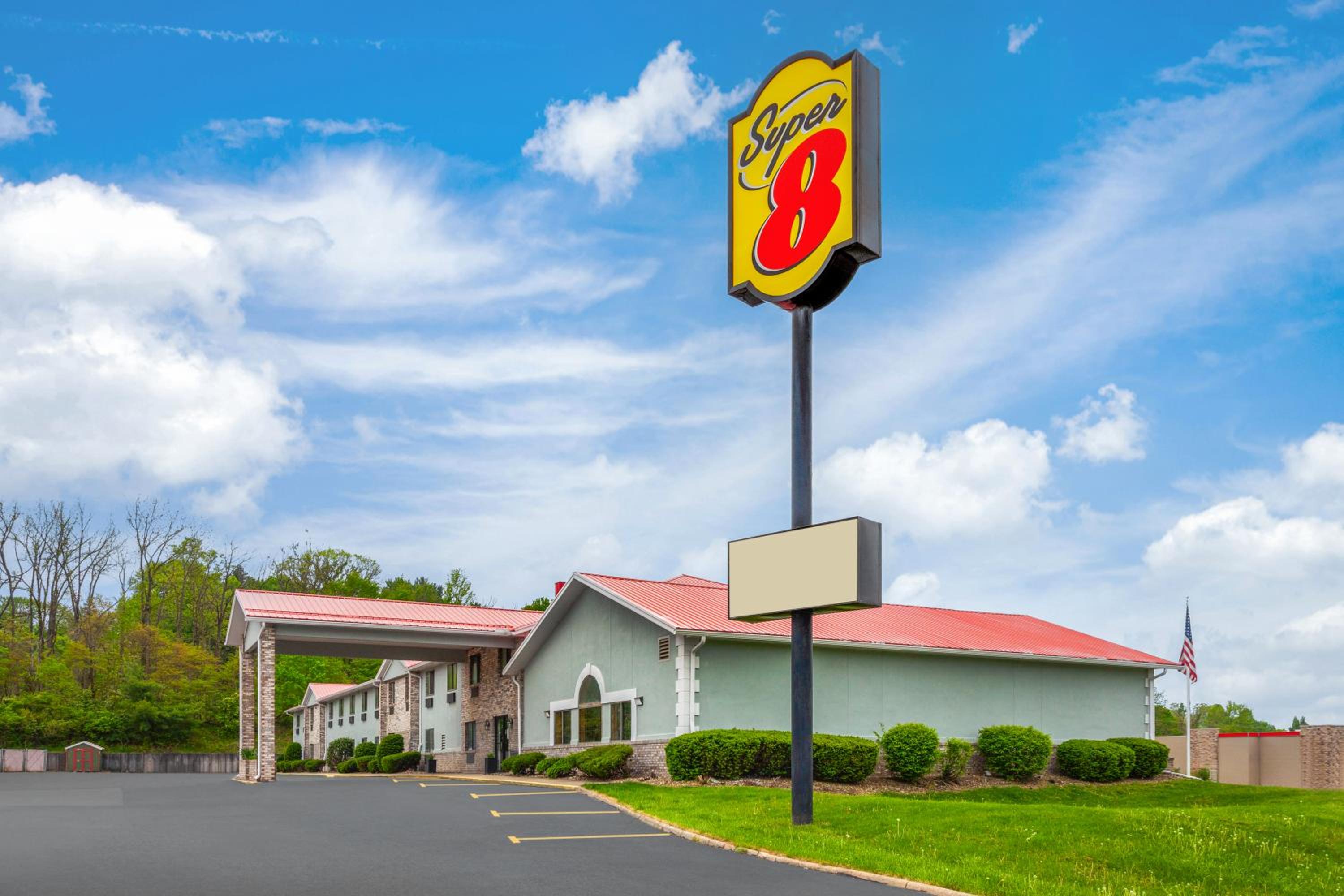 Super 8 by Wyndham Mt. Vernon view 4