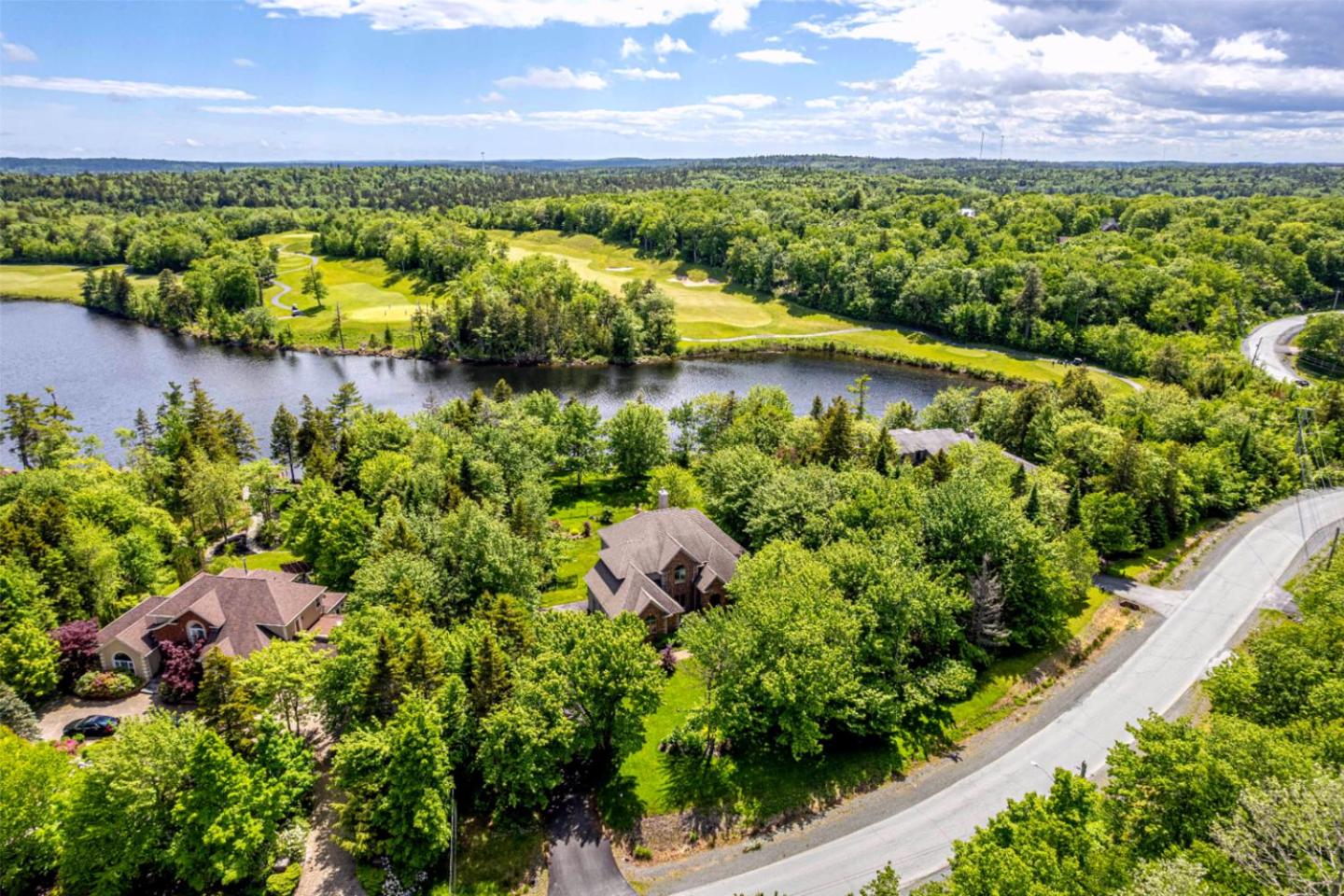 Elegant Lakehouse on Golf Course